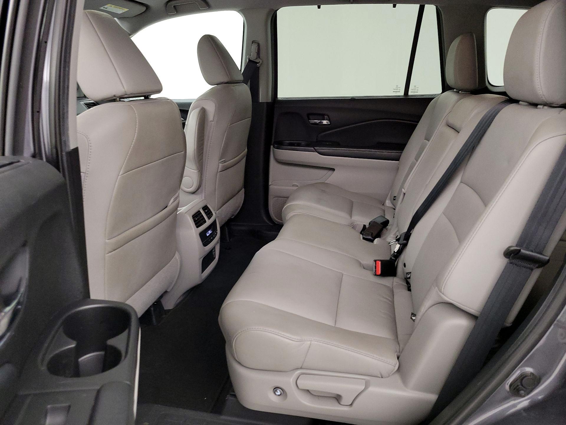 Thumbnail: 2019 Honda Pilot - 20