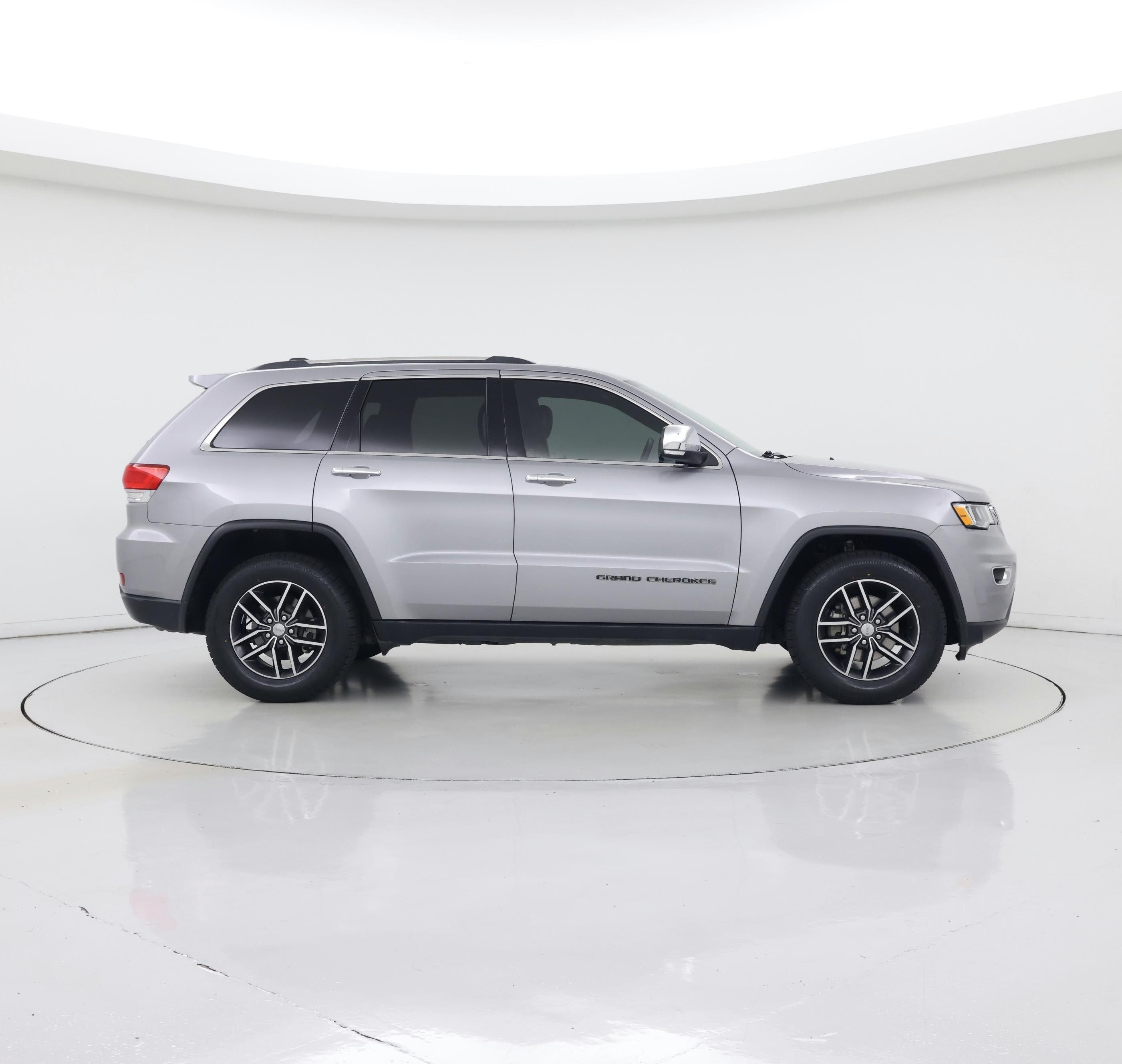Thumbnail: 2018 Jeep Grand Cherokee - 7
