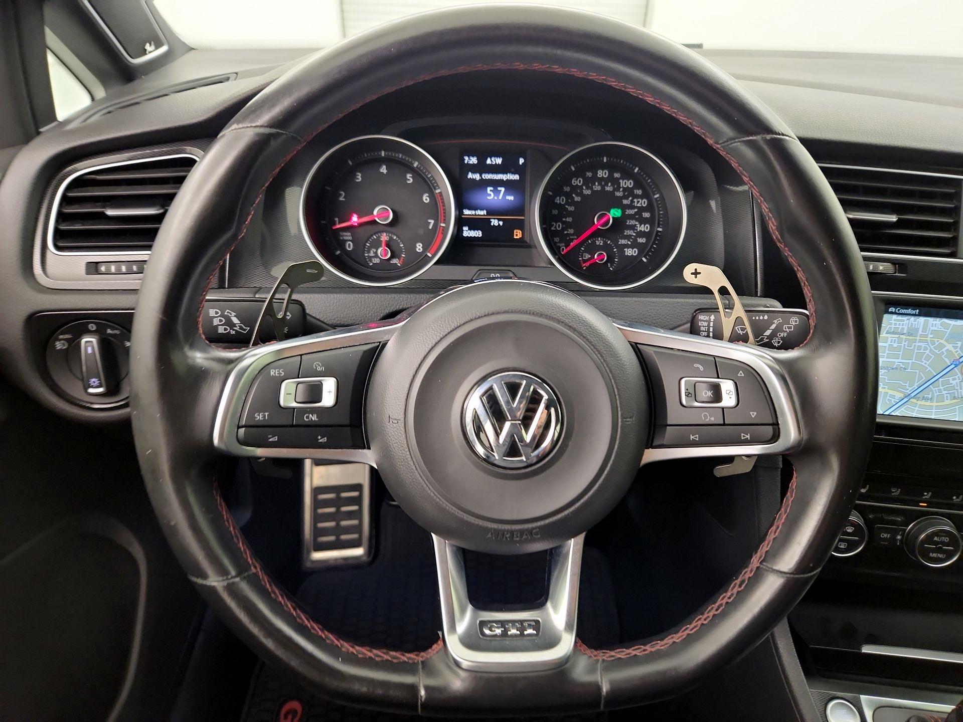 Thumbnail: 2016 Volkswagen Golf - 10