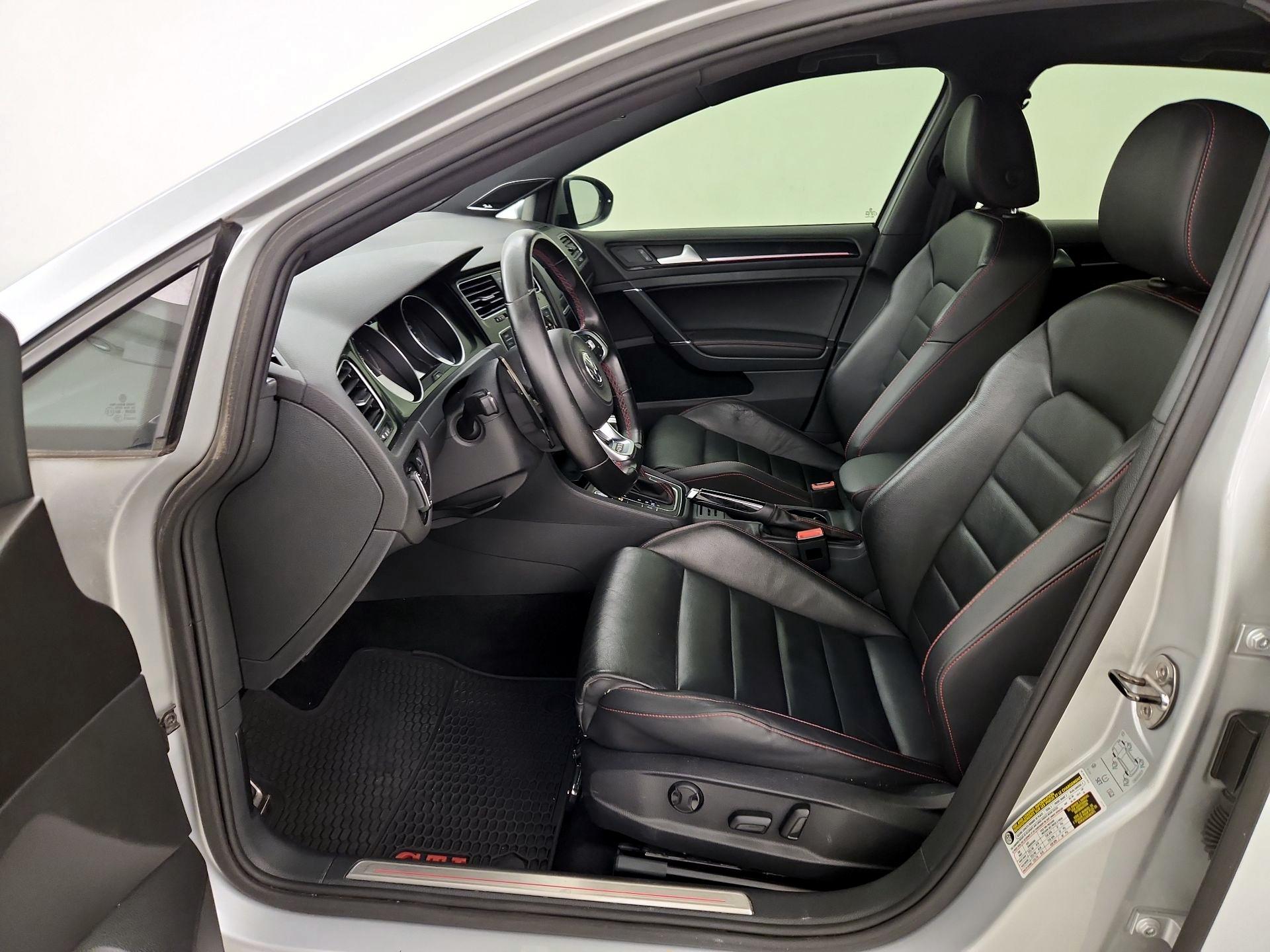Thumbnail: 2016 Volkswagen Golf - 11