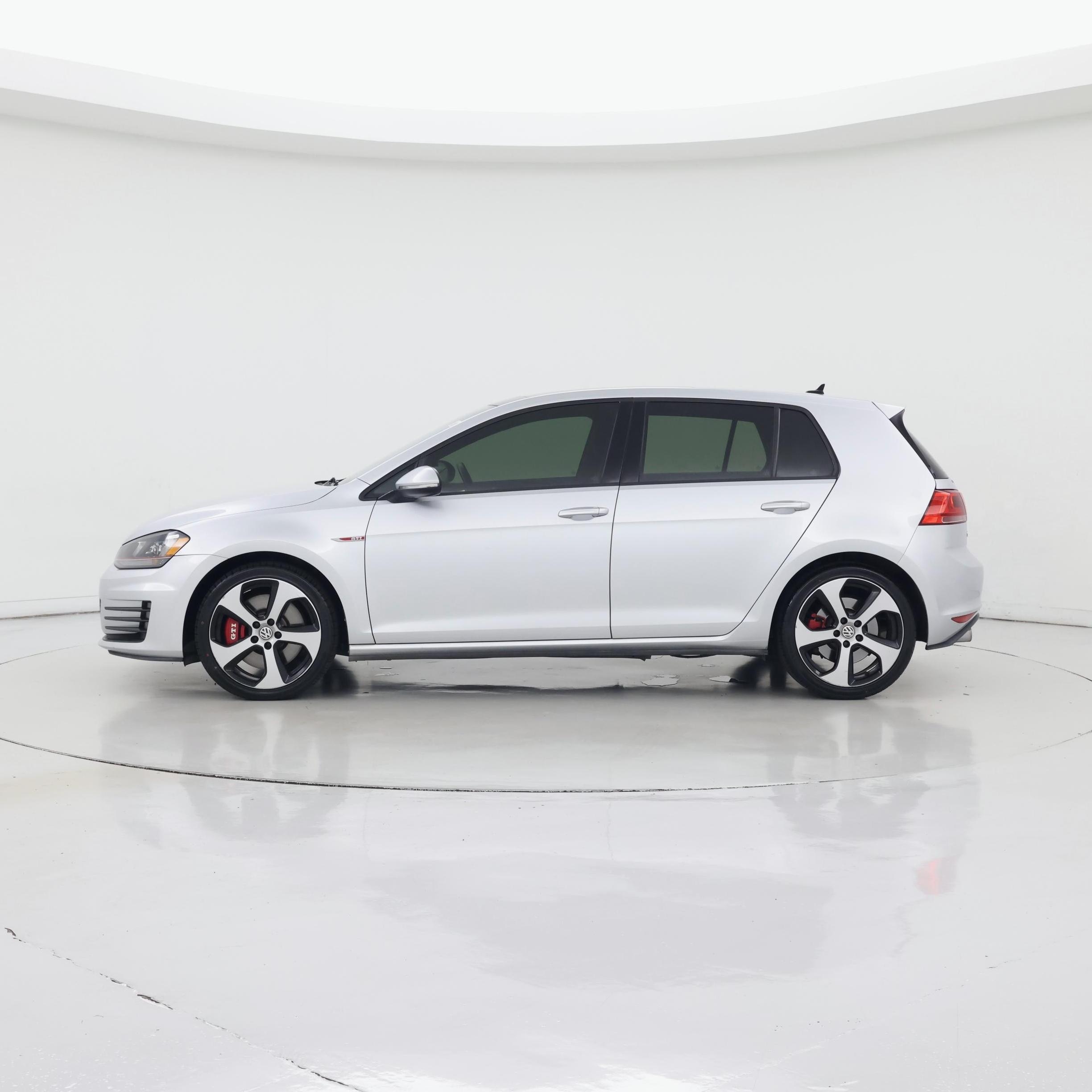 Thumbnail: 2016 Volkswagen Golf - 3