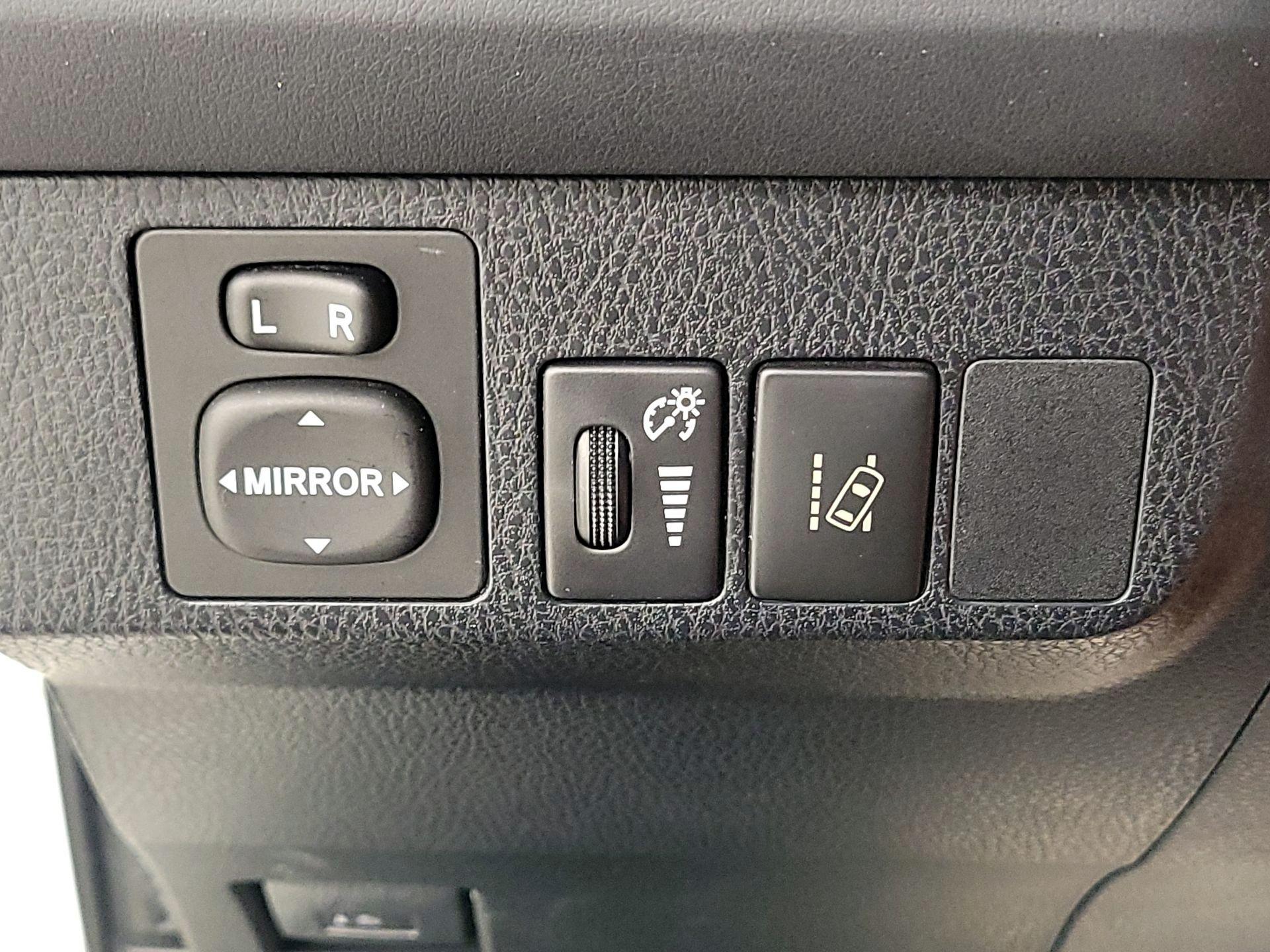 Thumbnail: 2018 Toyota RAV4 - 13