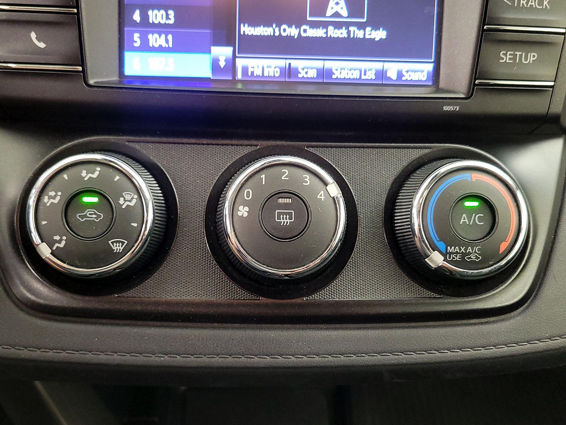 Thumbnail: 2018 Toyota RAV4 - 16