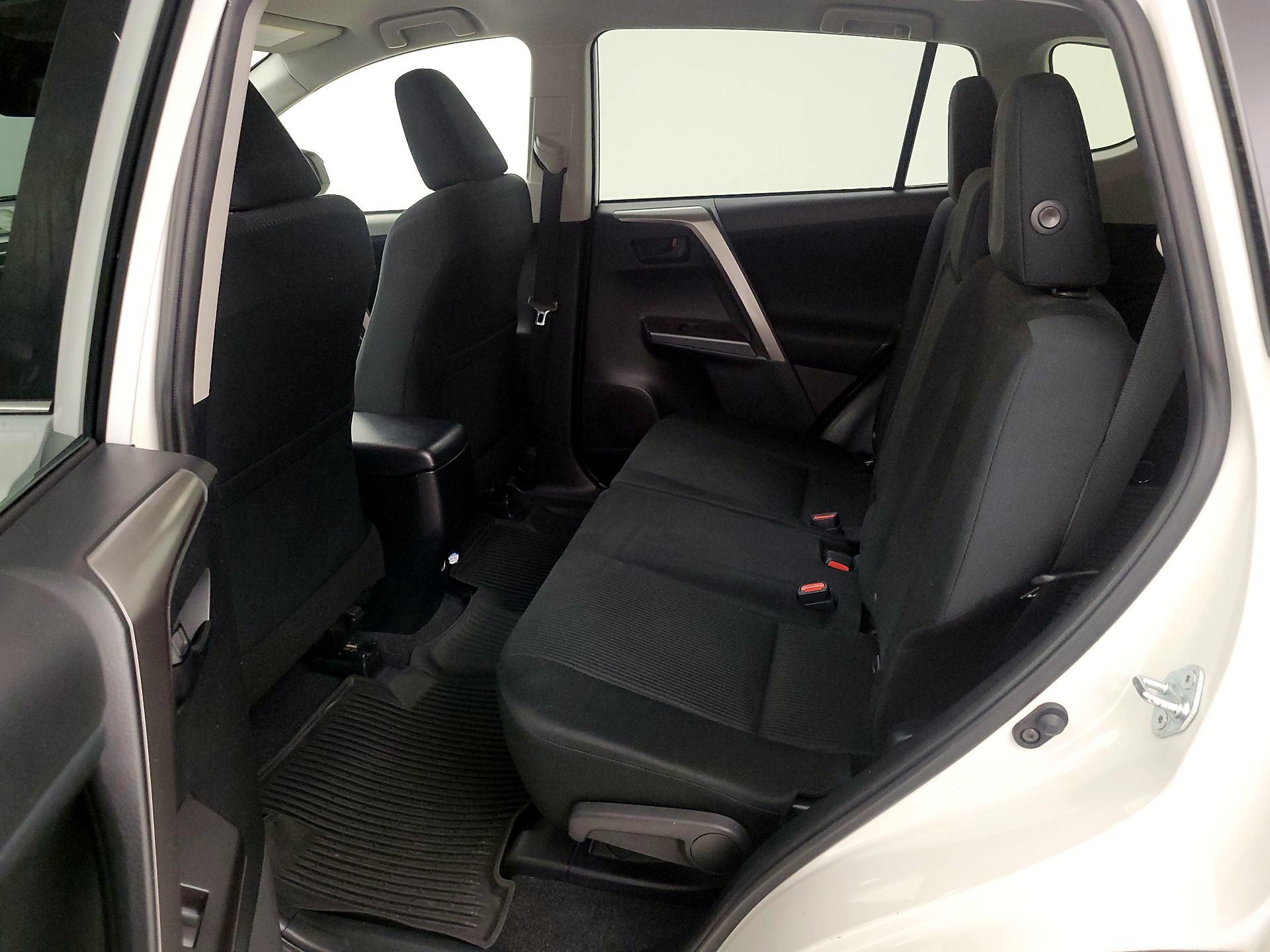 Thumbnail: 2018 Toyota RAV4 - 19