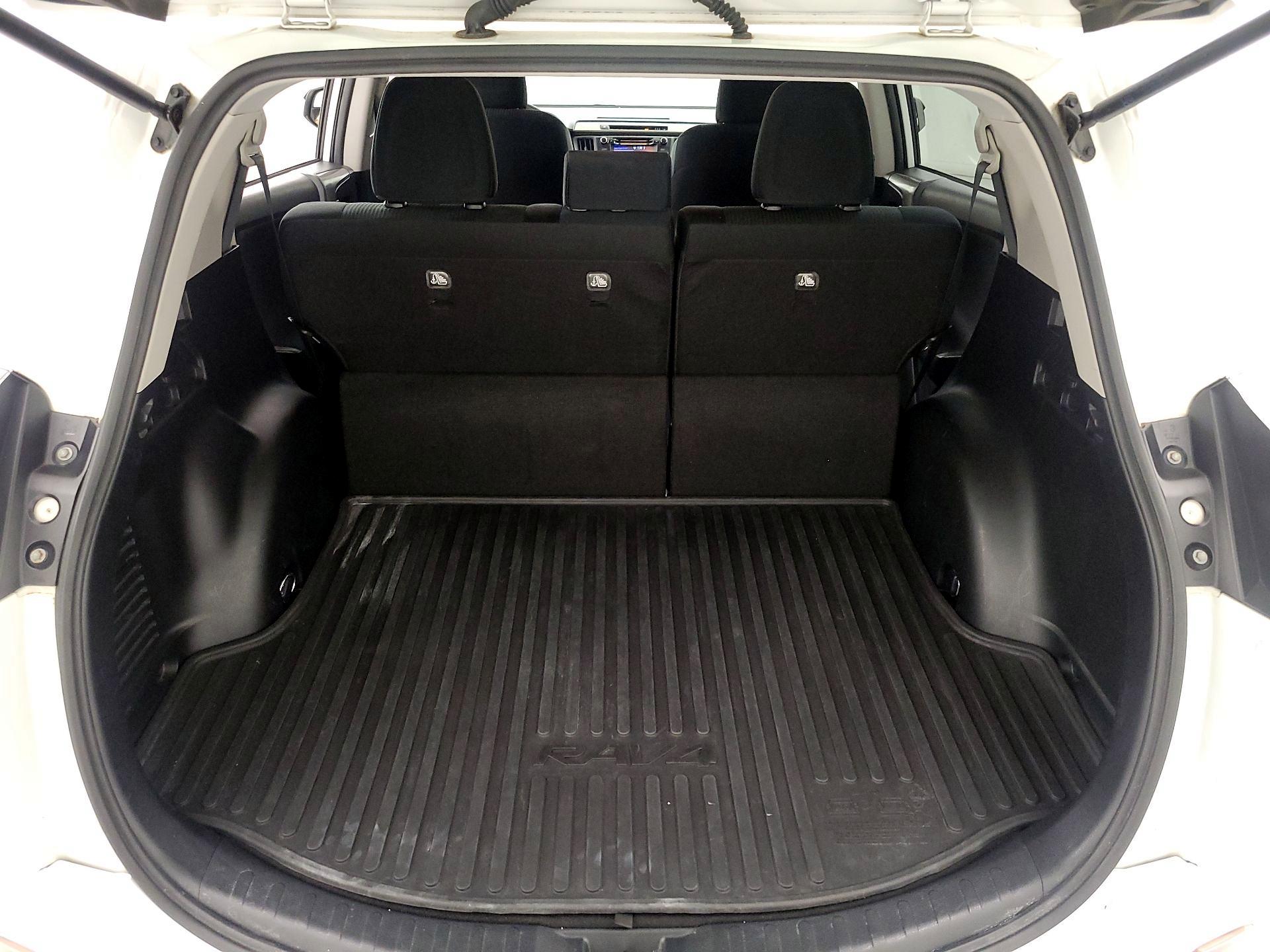 Thumbnail: 2018 Toyota RAV4 - 20