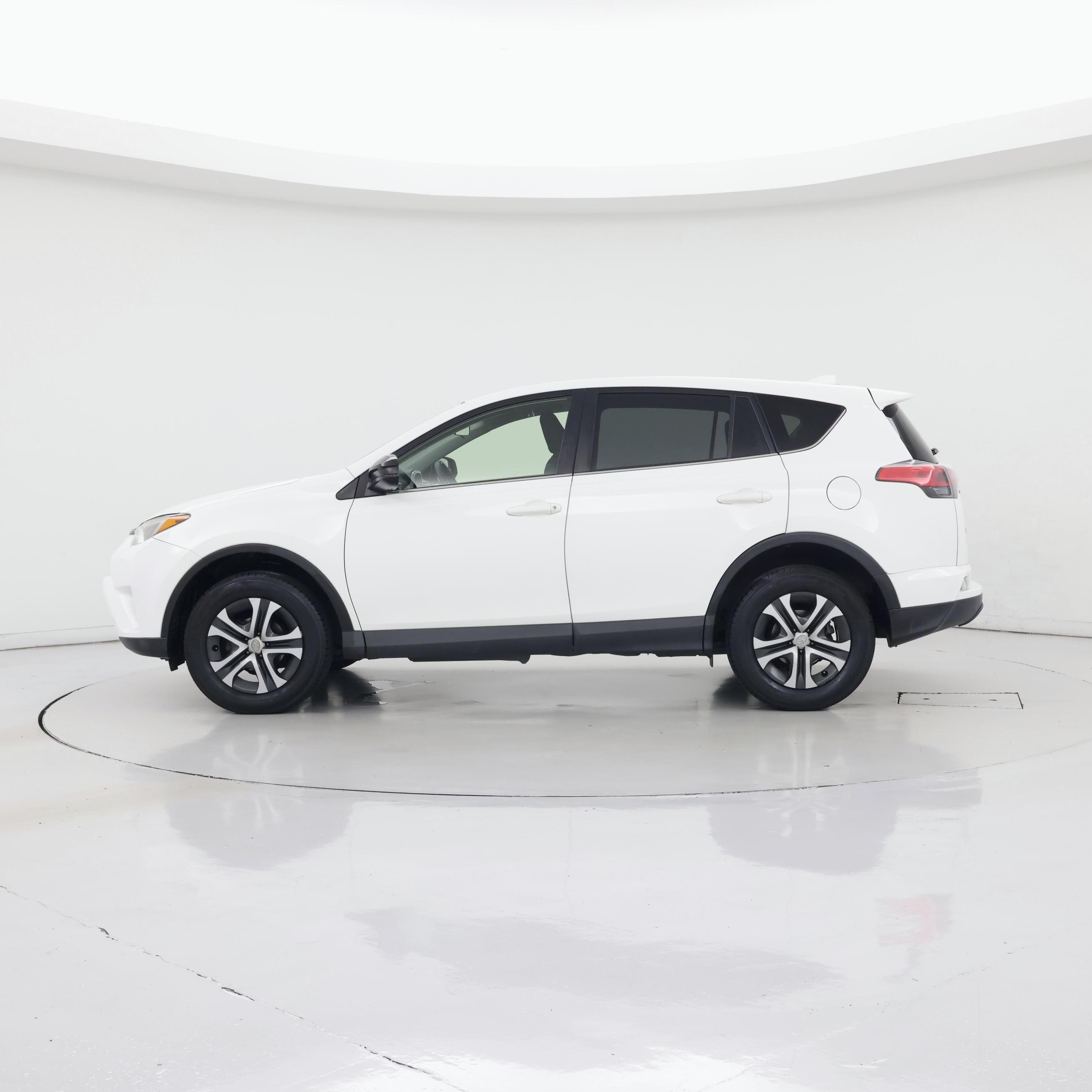 Thumbnail: 2018 Toyota RAV4 - 3