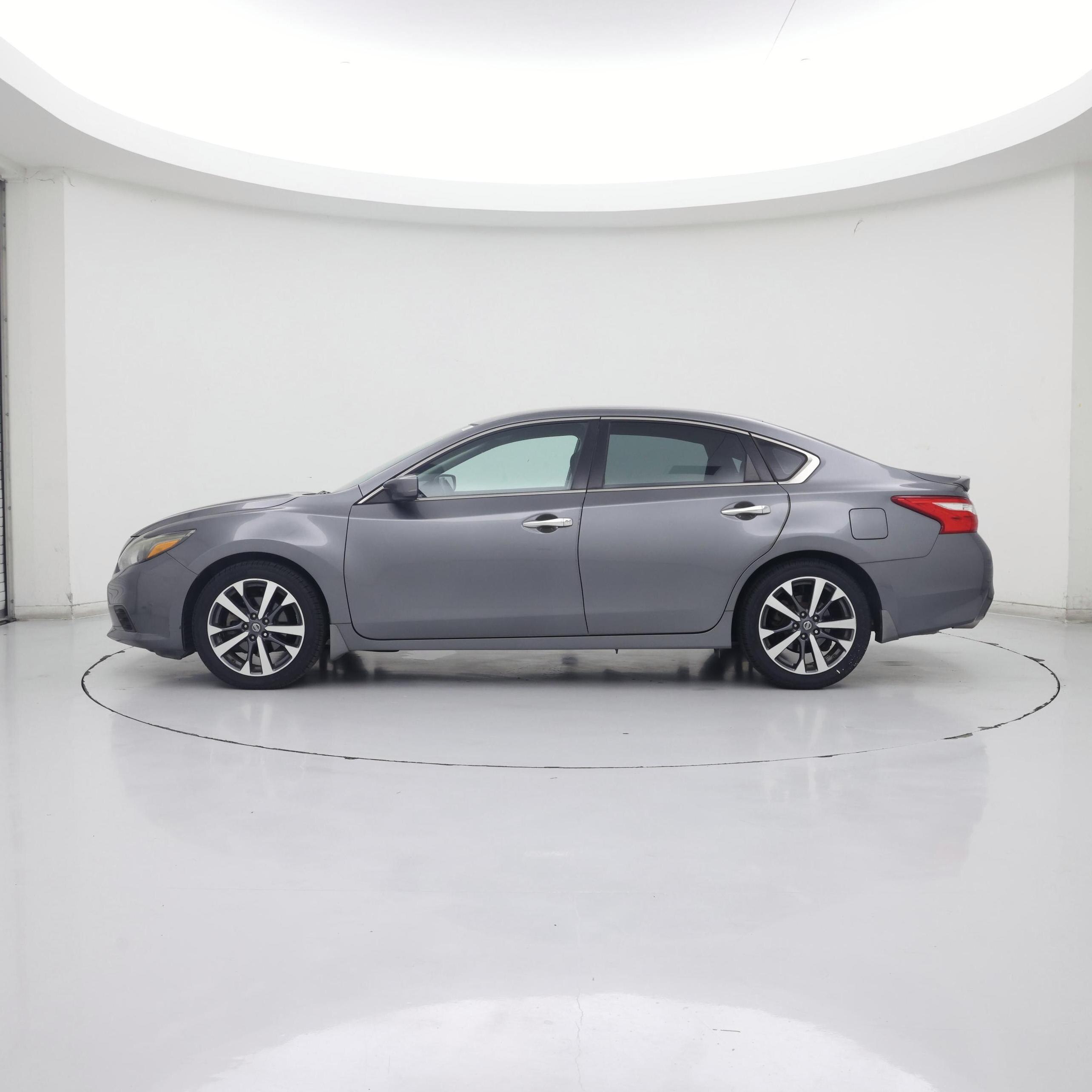 Thumbnail: 2016 Nissan Altima - 3