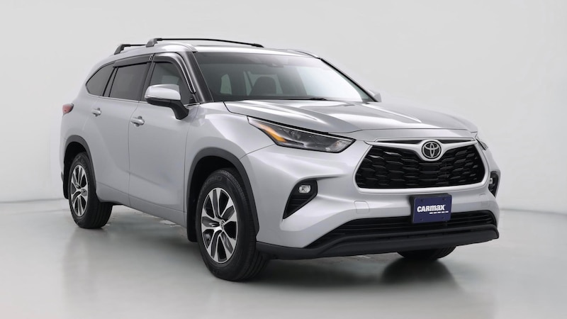 2022 Toyota Highlander XLE Hero Image