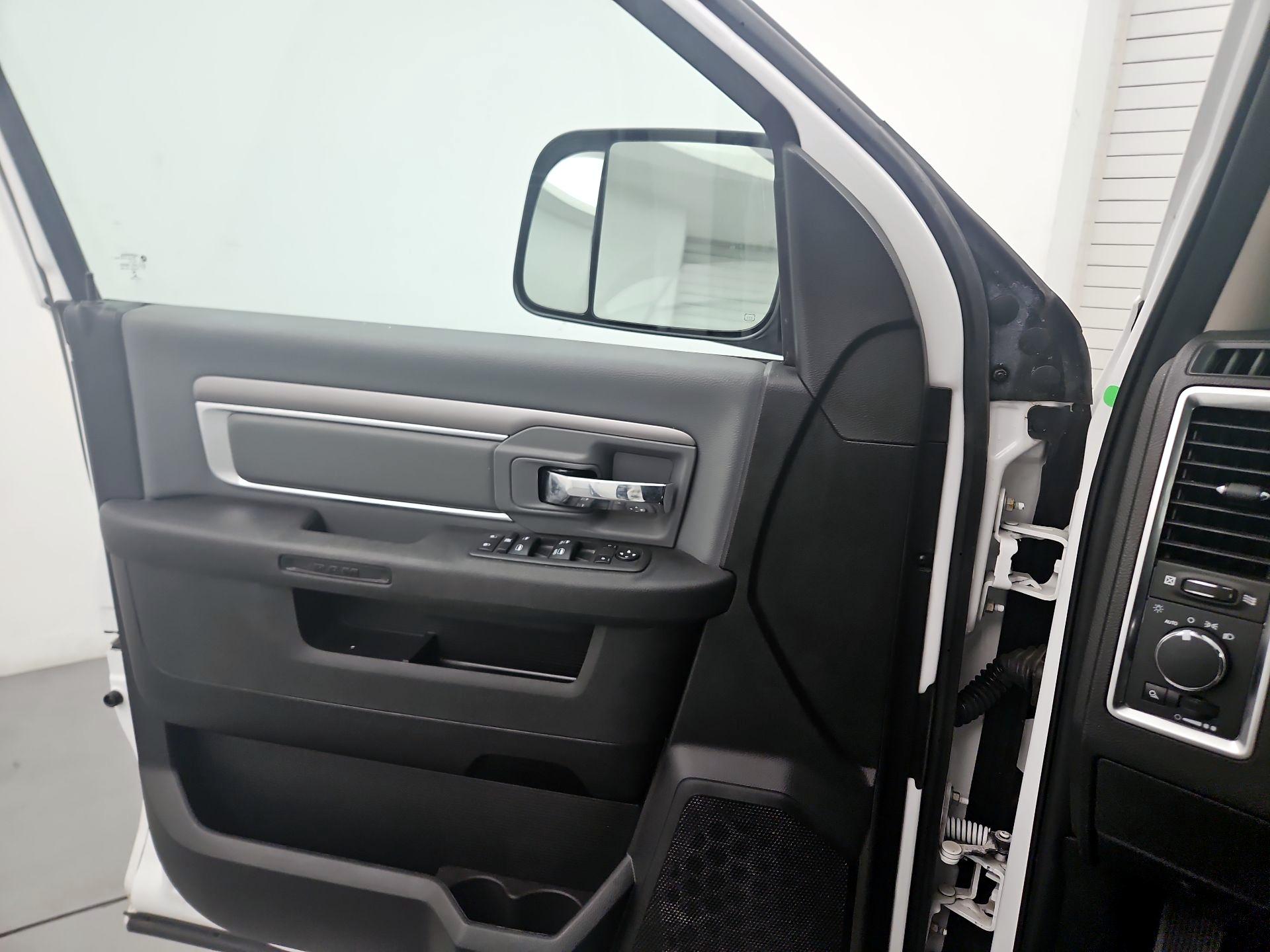 Thumbnail: 2022 RAM 1500 Classic - 12