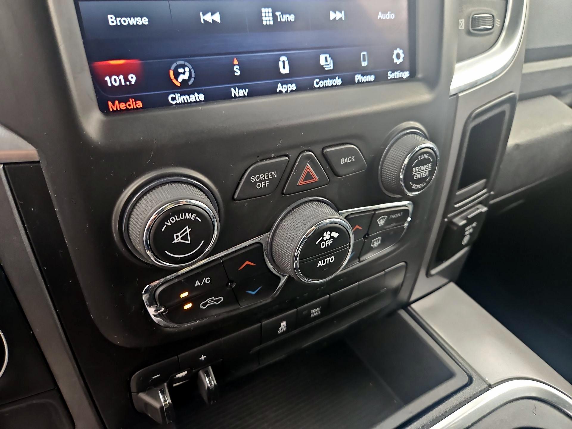 Thumbnail: 2022 RAM 1500 Classic - 14