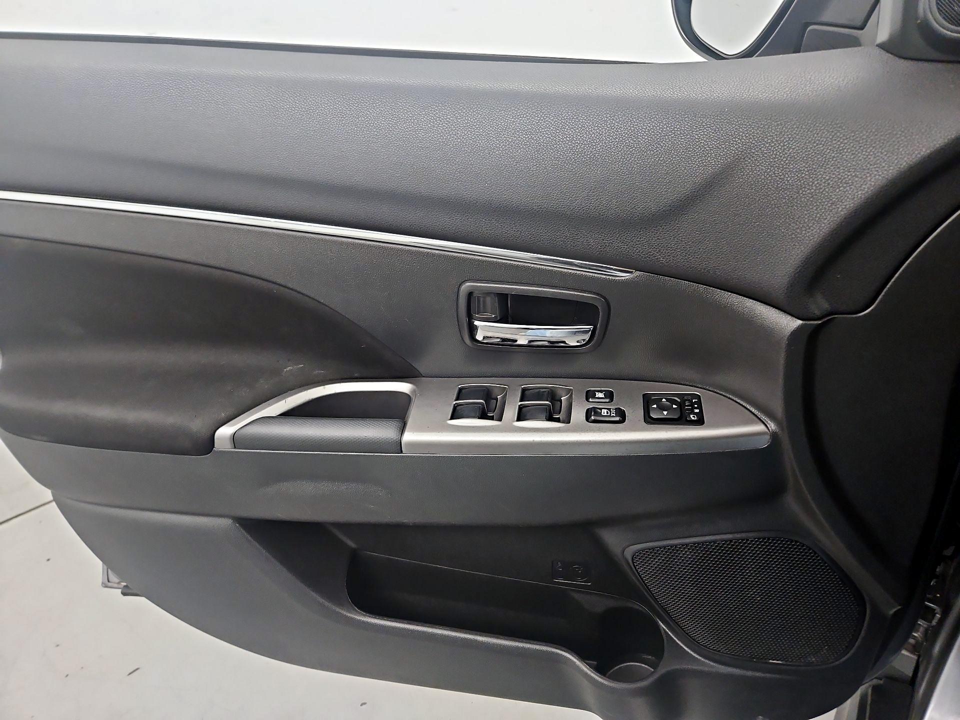 Thumbnail: 2020 Mitsubishi Outlander Sport - 12