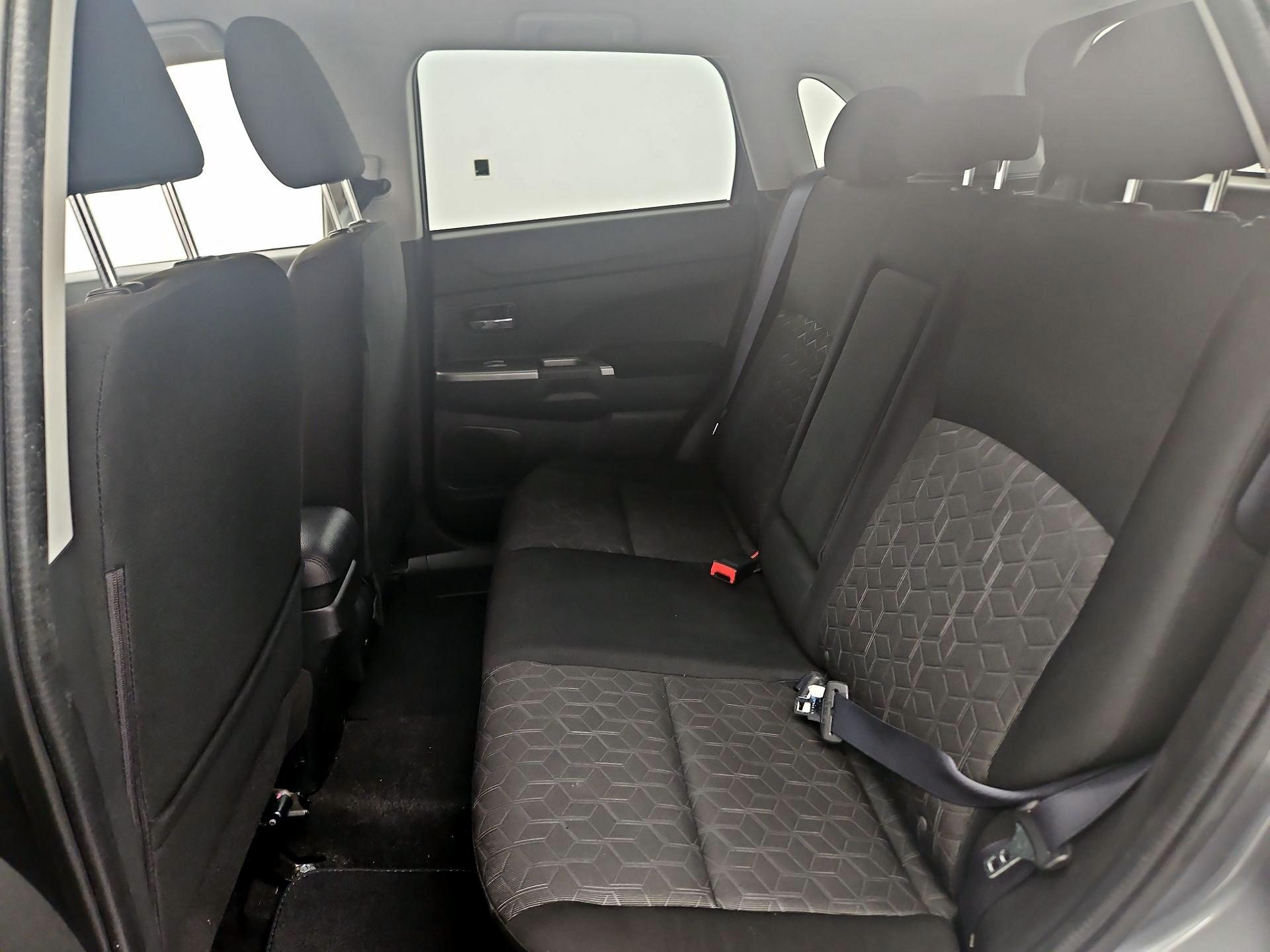 Thumbnail: 2020 Mitsubishi Outlander Sport - 17