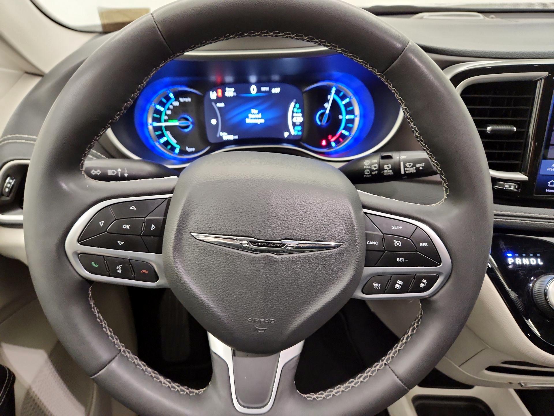 Thumbnail: 2022 Chrysler Pacifica - 10