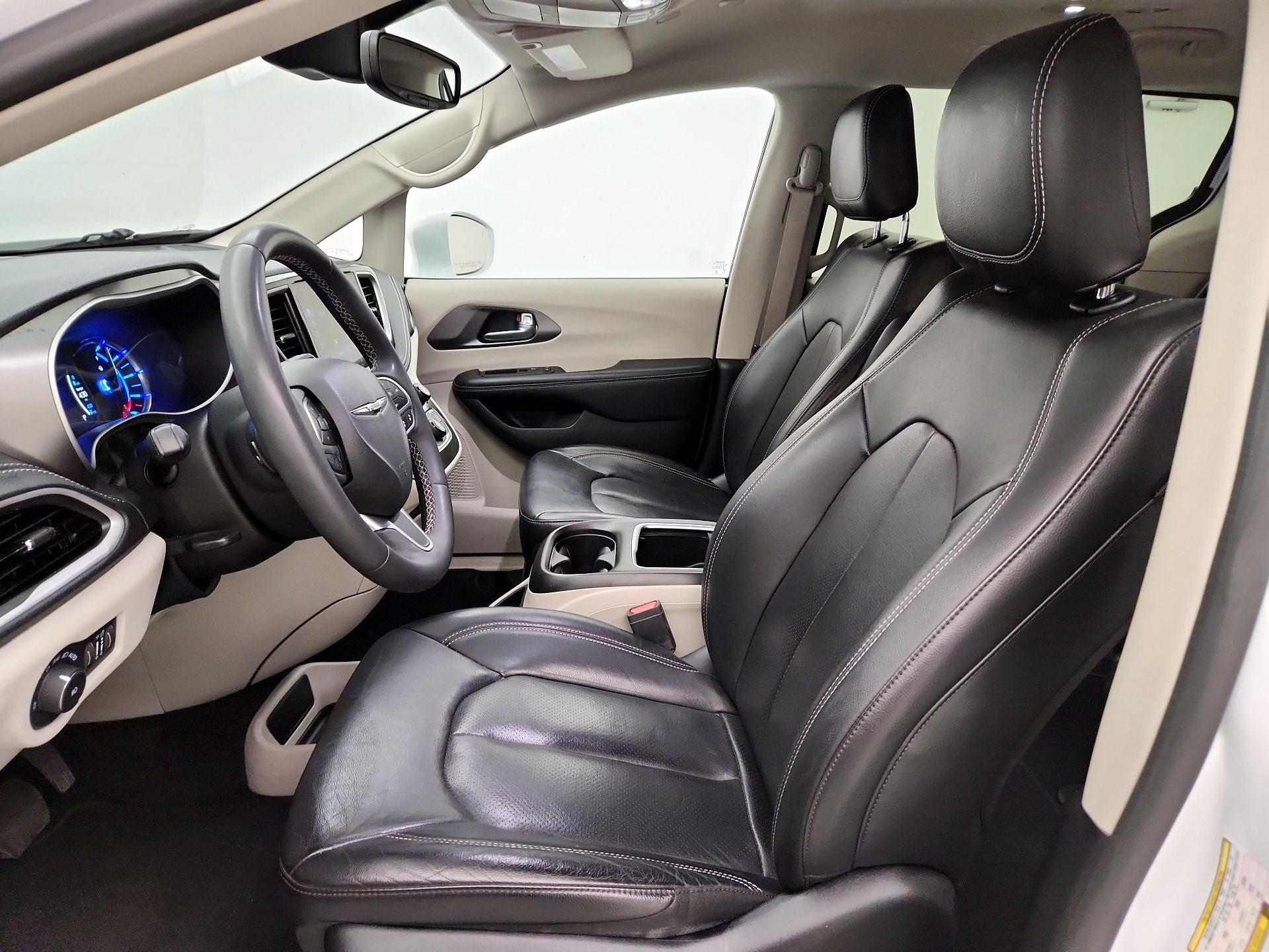 Thumbnail: 2022 Chrysler Pacifica - 11