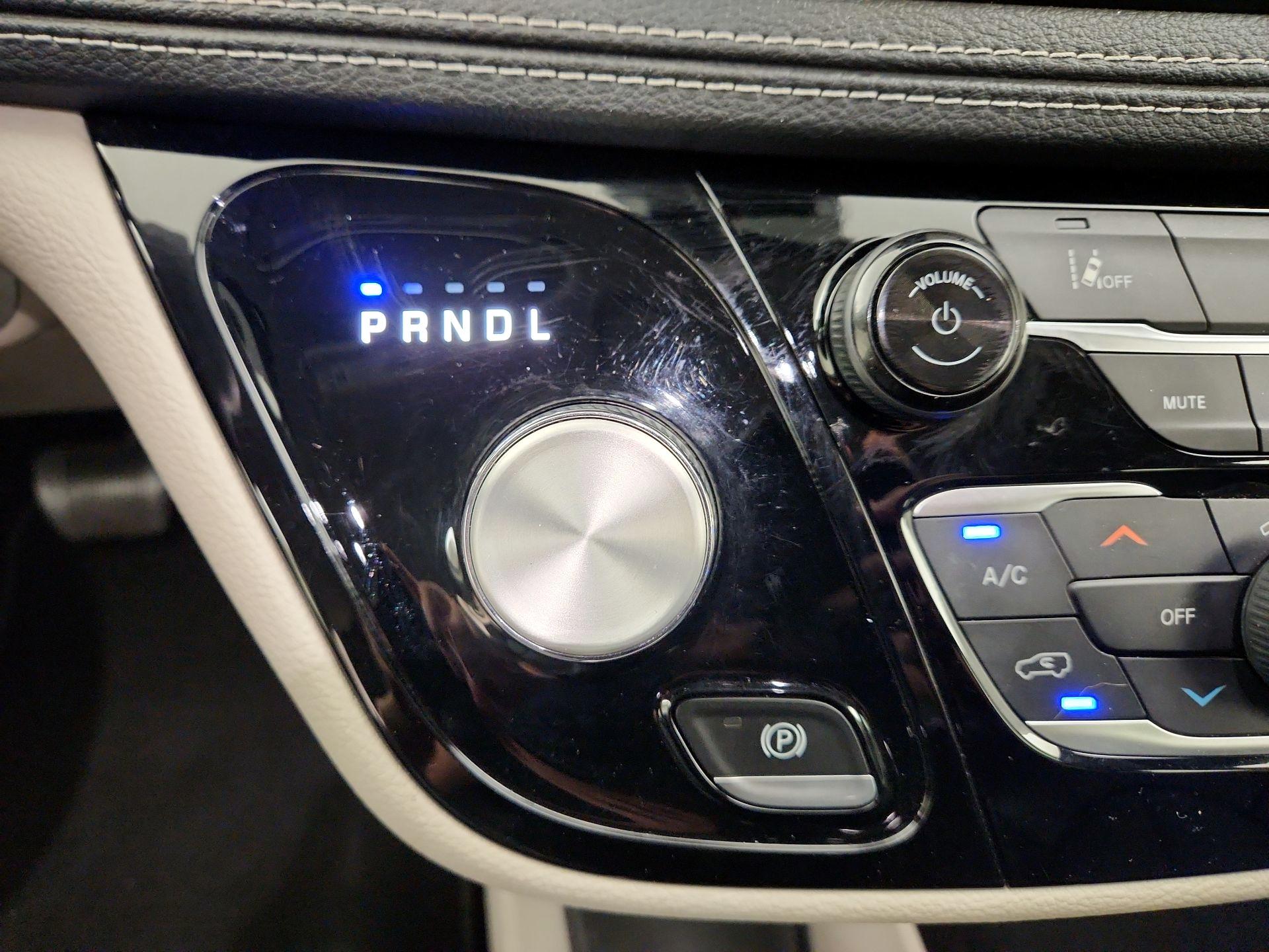 Thumbnail: 2022 Chrysler Pacifica - 17