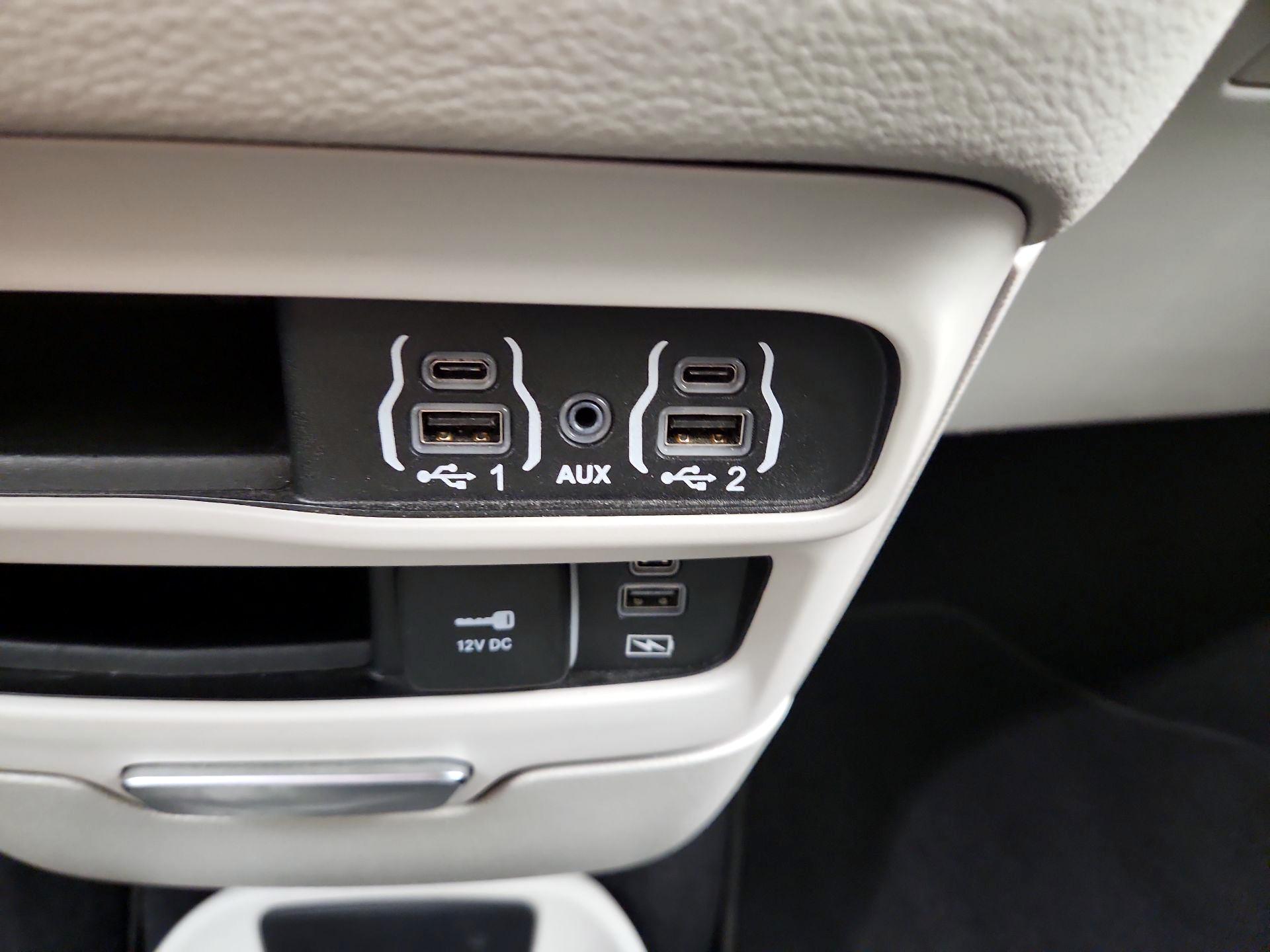 Thumbnail: 2022 Chrysler Pacifica - 18