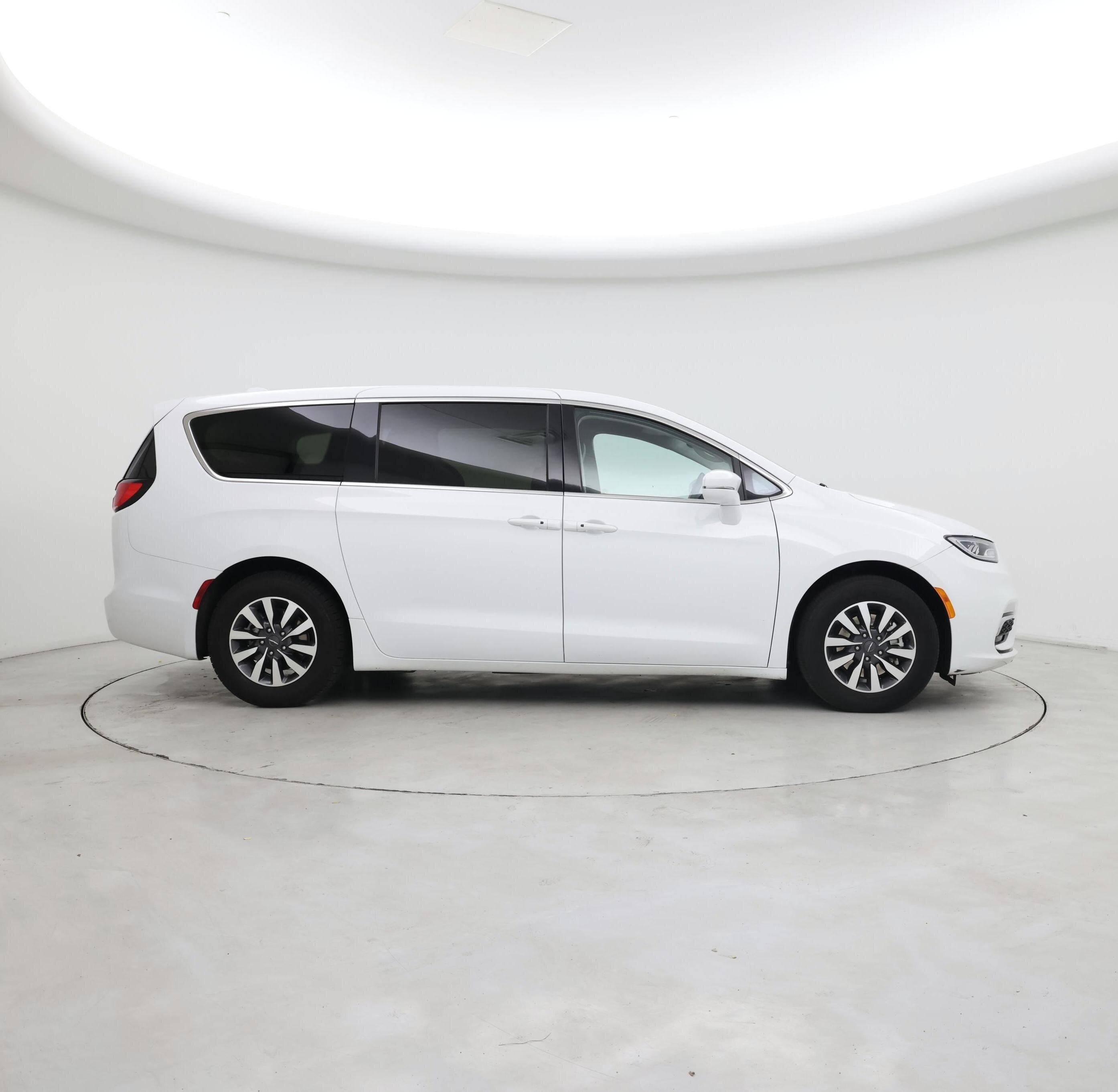 Thumbnail: 2022 Chrysler Pacifica - 7