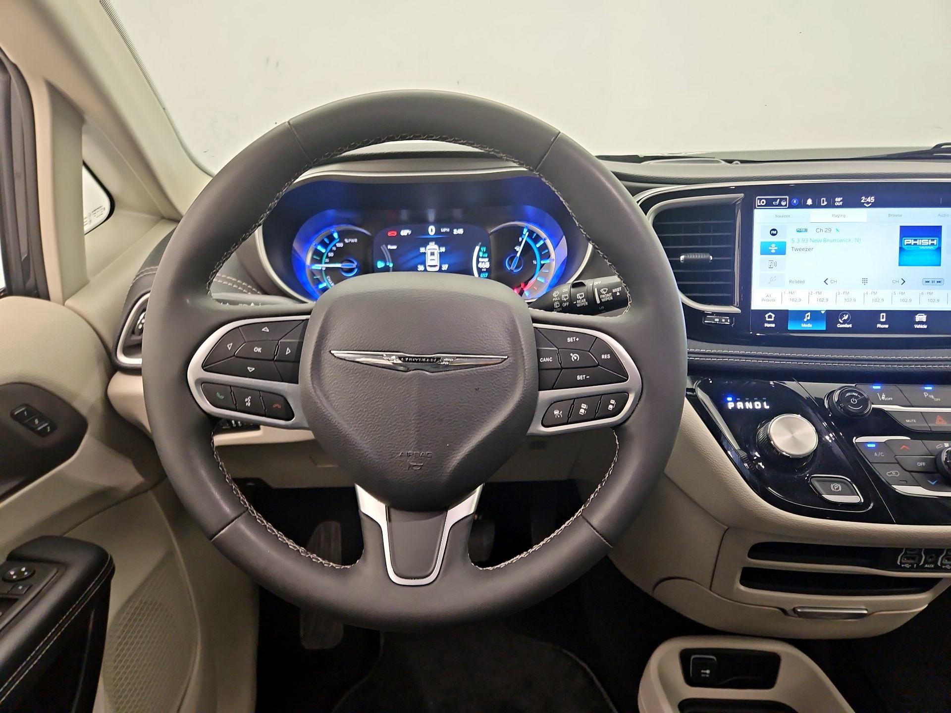 Thumbnail: 2023 Chrysler Pacifica - 10
