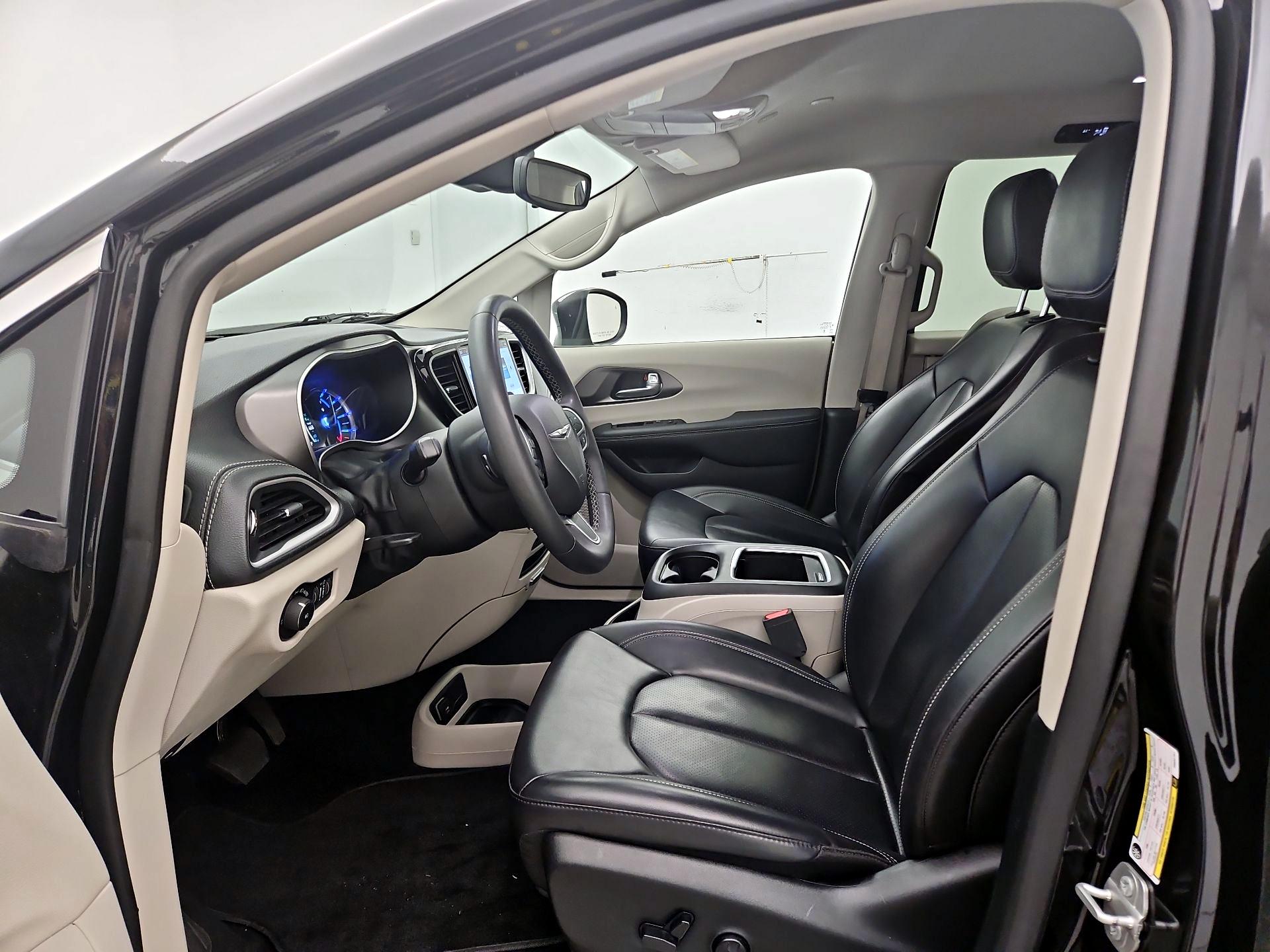 Thumbnail: 2023 Chrysler Pacifica - 11