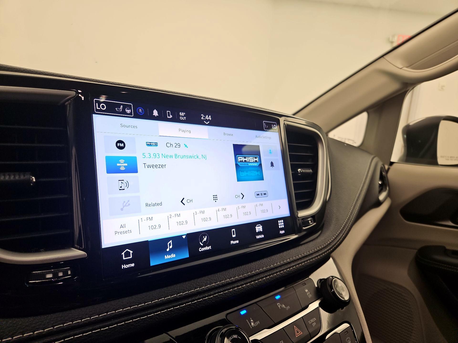 Thumbnail: 2023 Chrysler Pacifica - 15