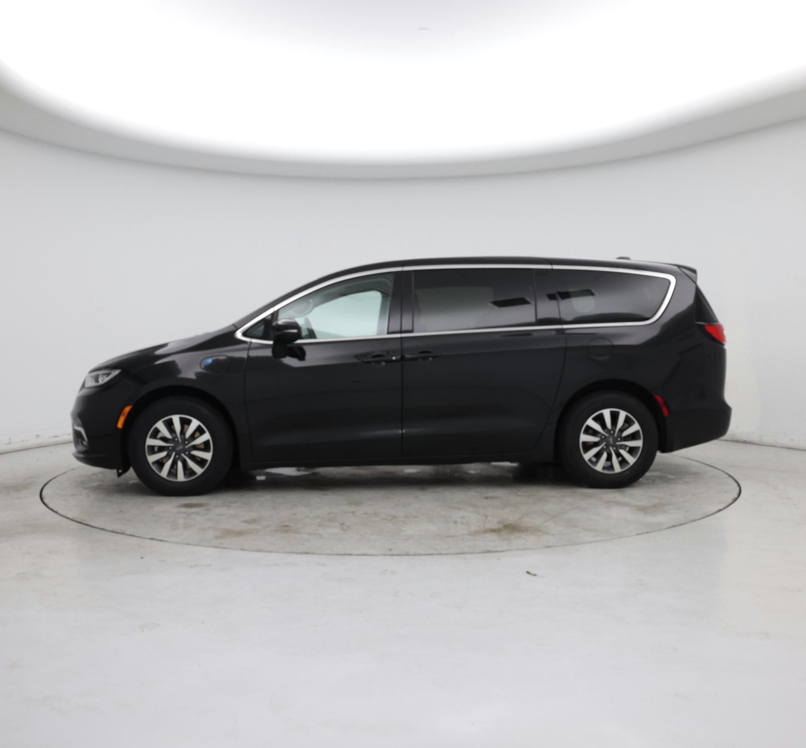 Thumbnail: 2023 Chrysler Pacifica - 3