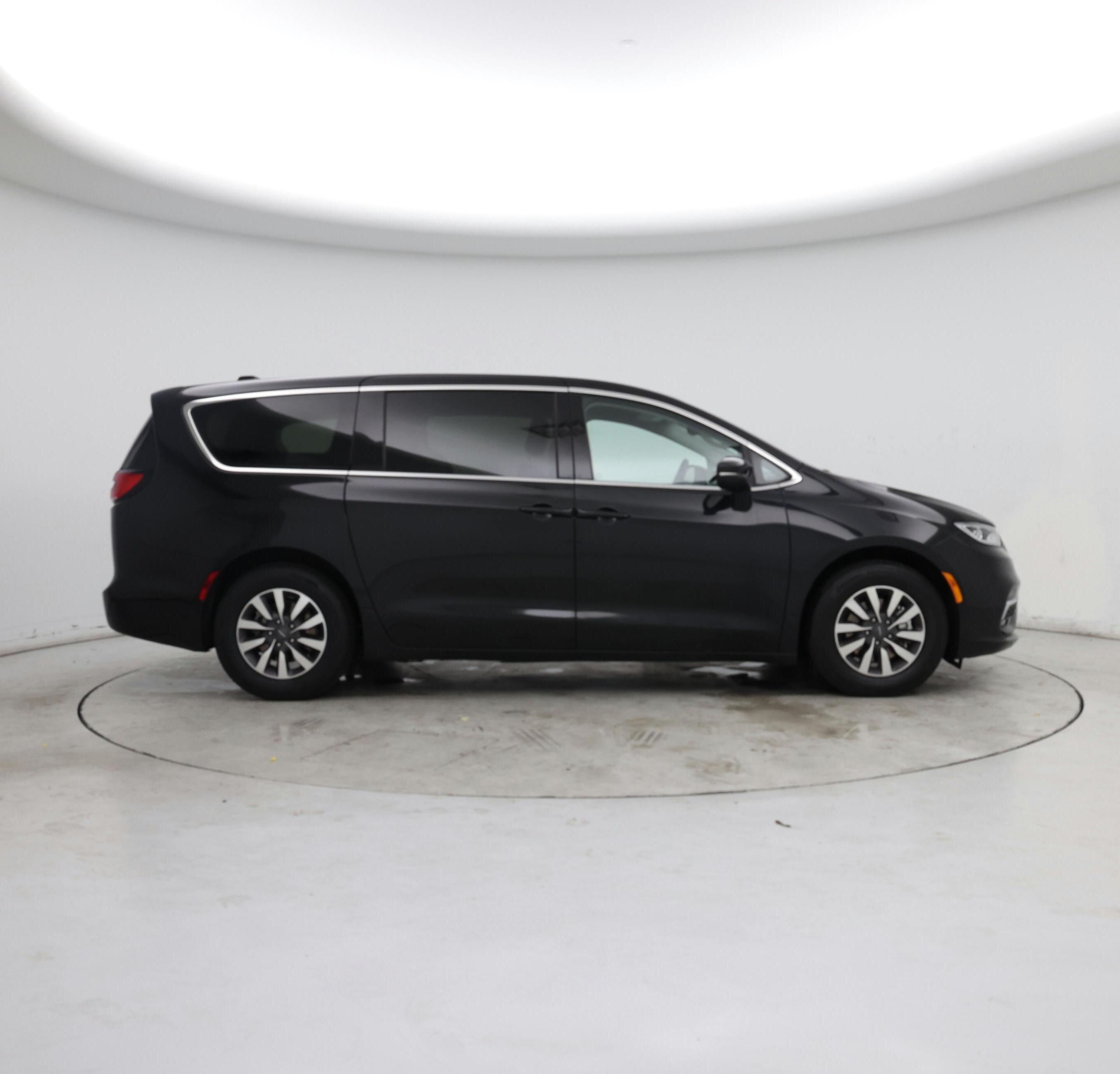 Thumbnail: 2023 Chrysler Pacifica - 7