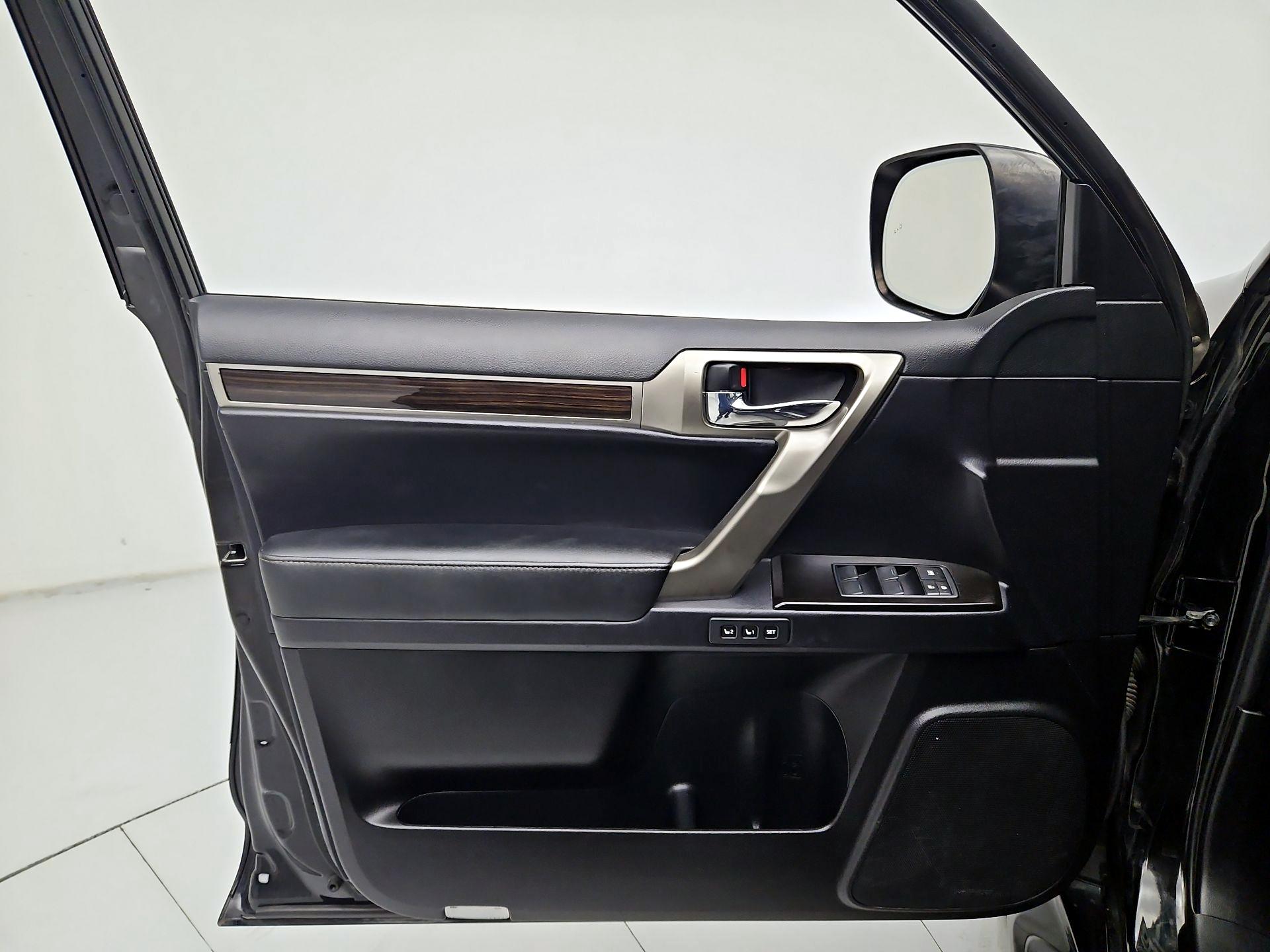 Thumbnail: 2016 Lexus GX - 12
