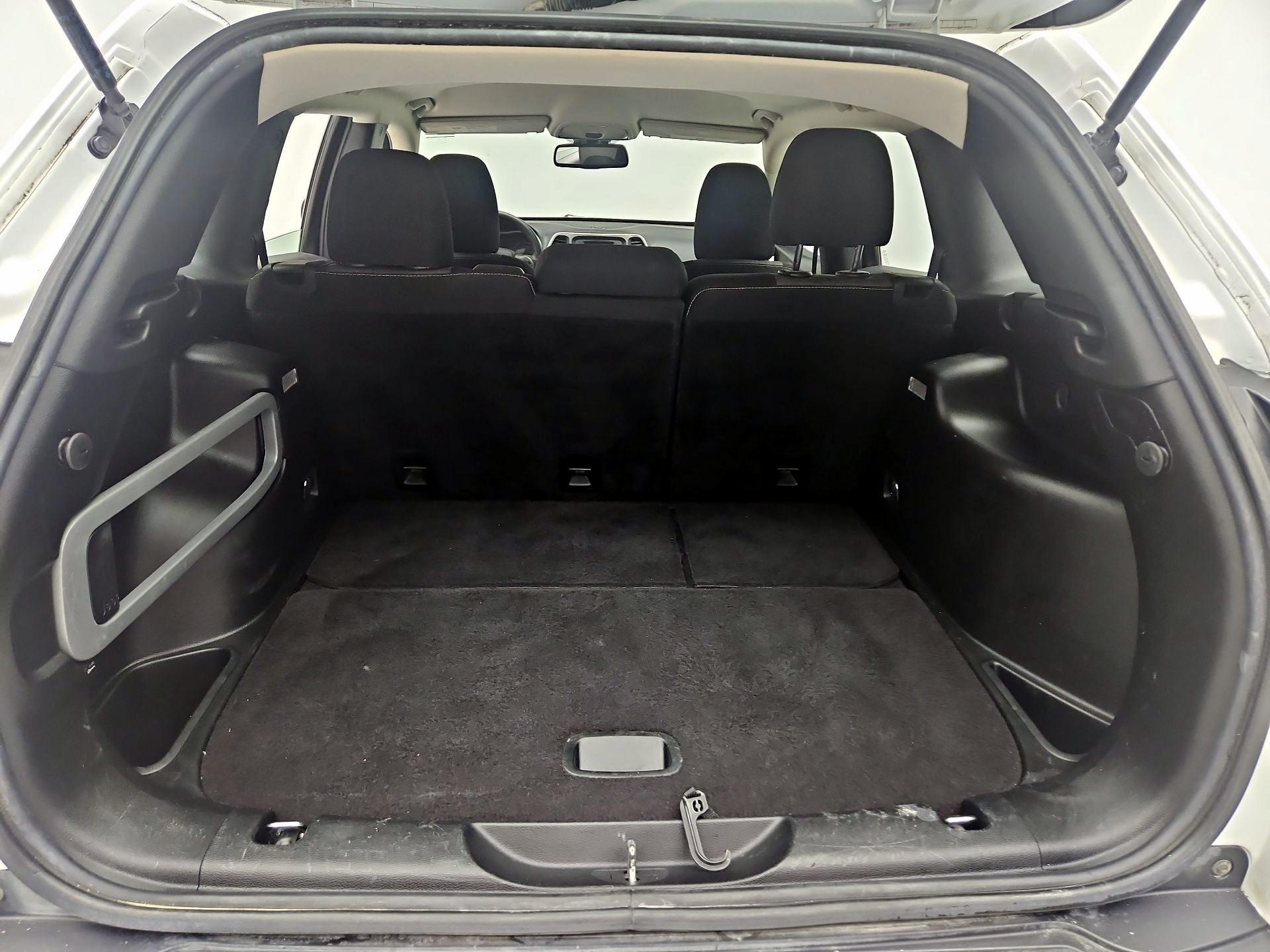 Thumbnail: 2015 Jeep Cherokee - 20