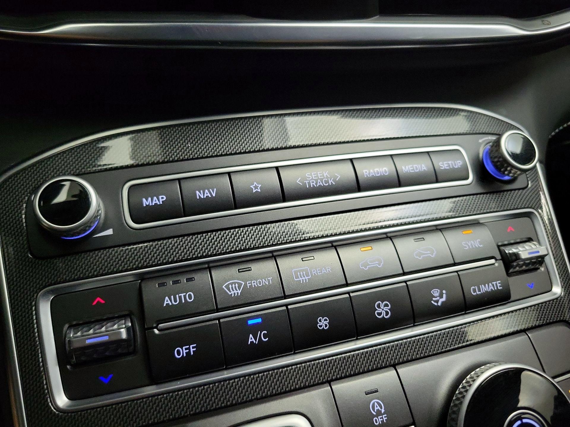 Thumbnail: 2021 Hyundai Santa Fe - 17