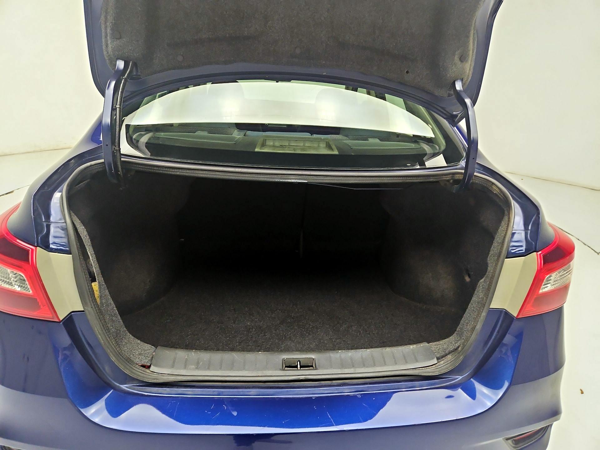 Thumbnail: 2019 Nissan Sentra - 20
