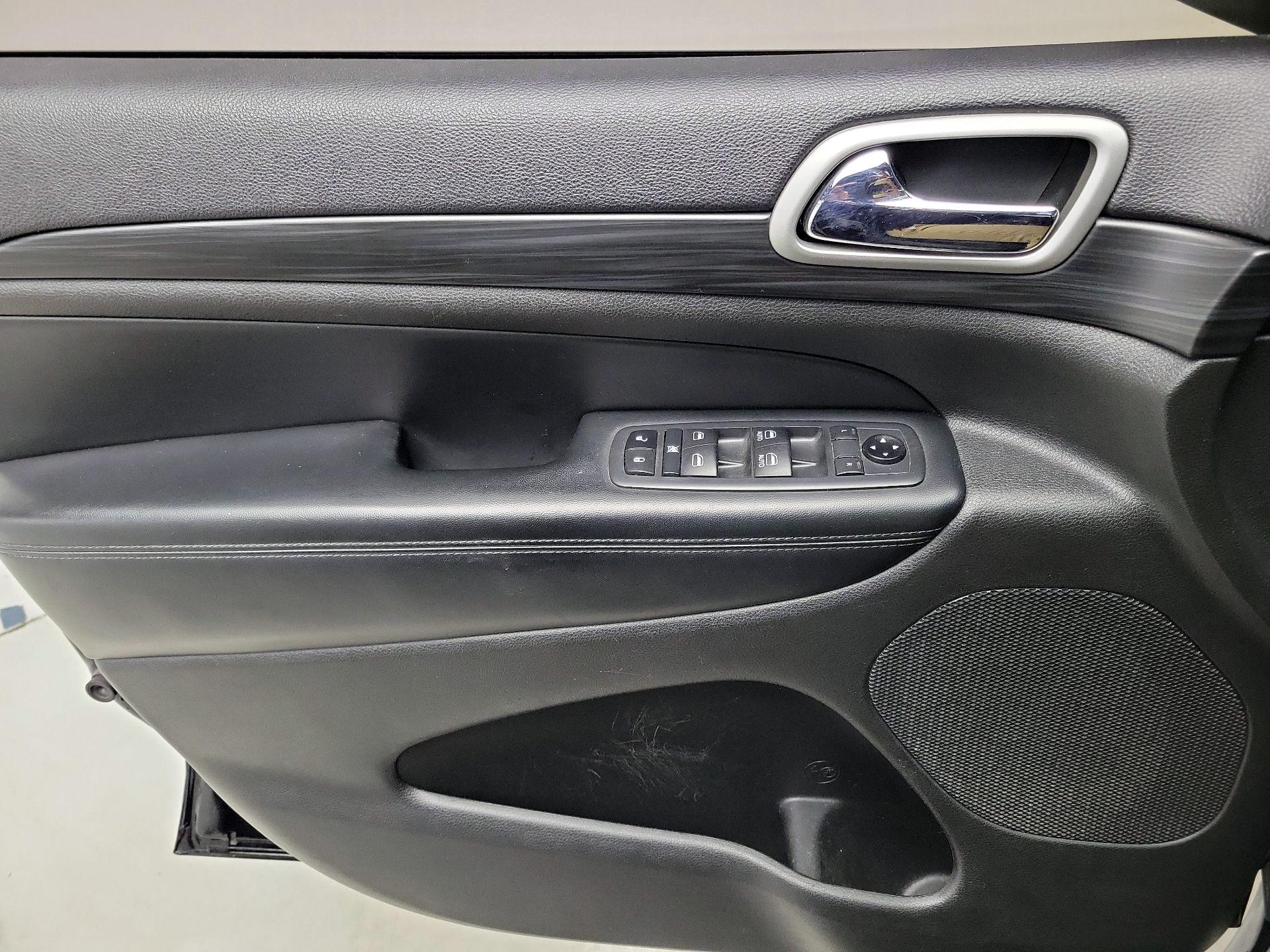 Thumbnail: 2020 Jeep Grand Cherokee - 12