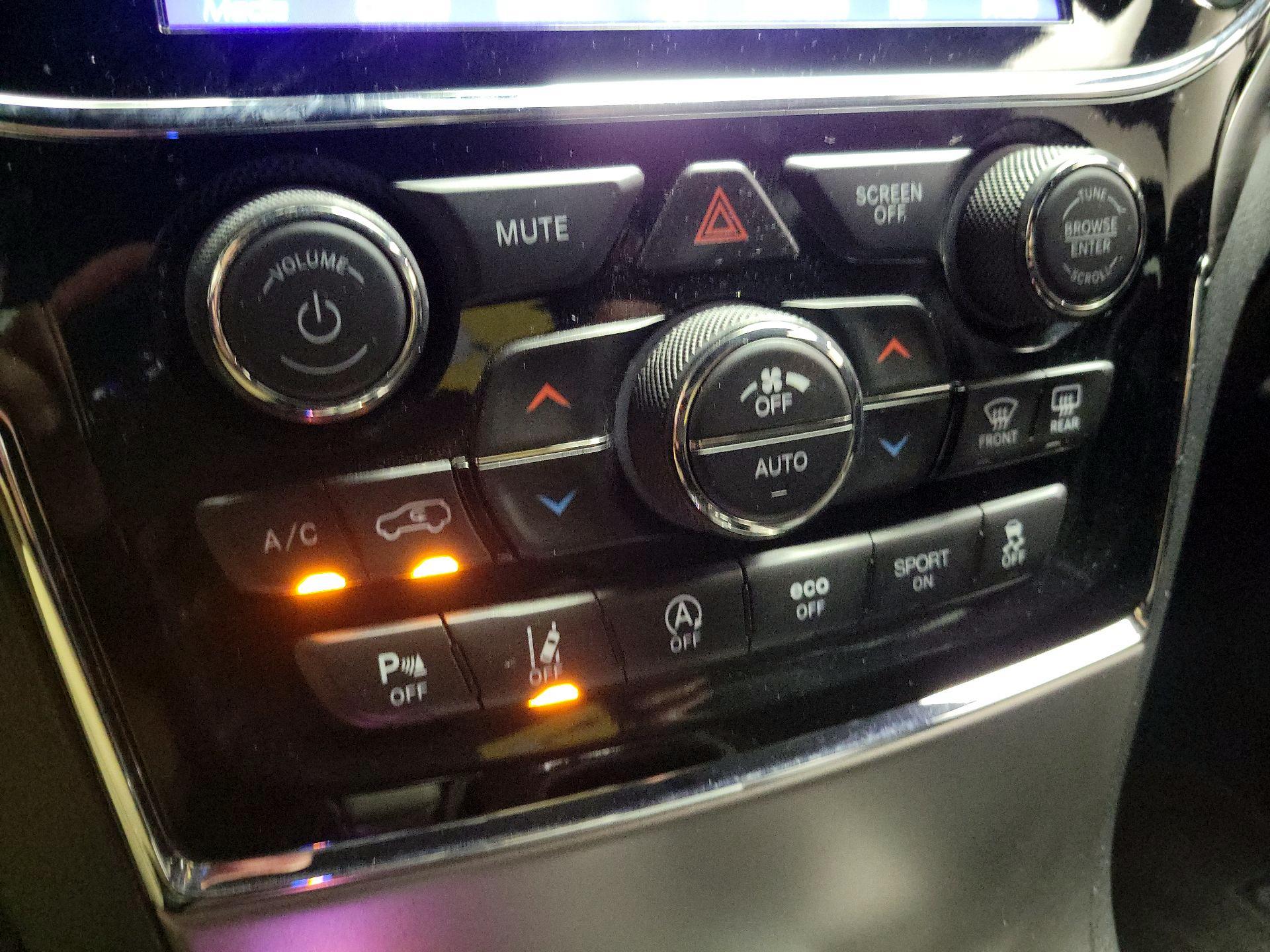 Thumbnail: 2020 Jeep Grand Cherokee - 17