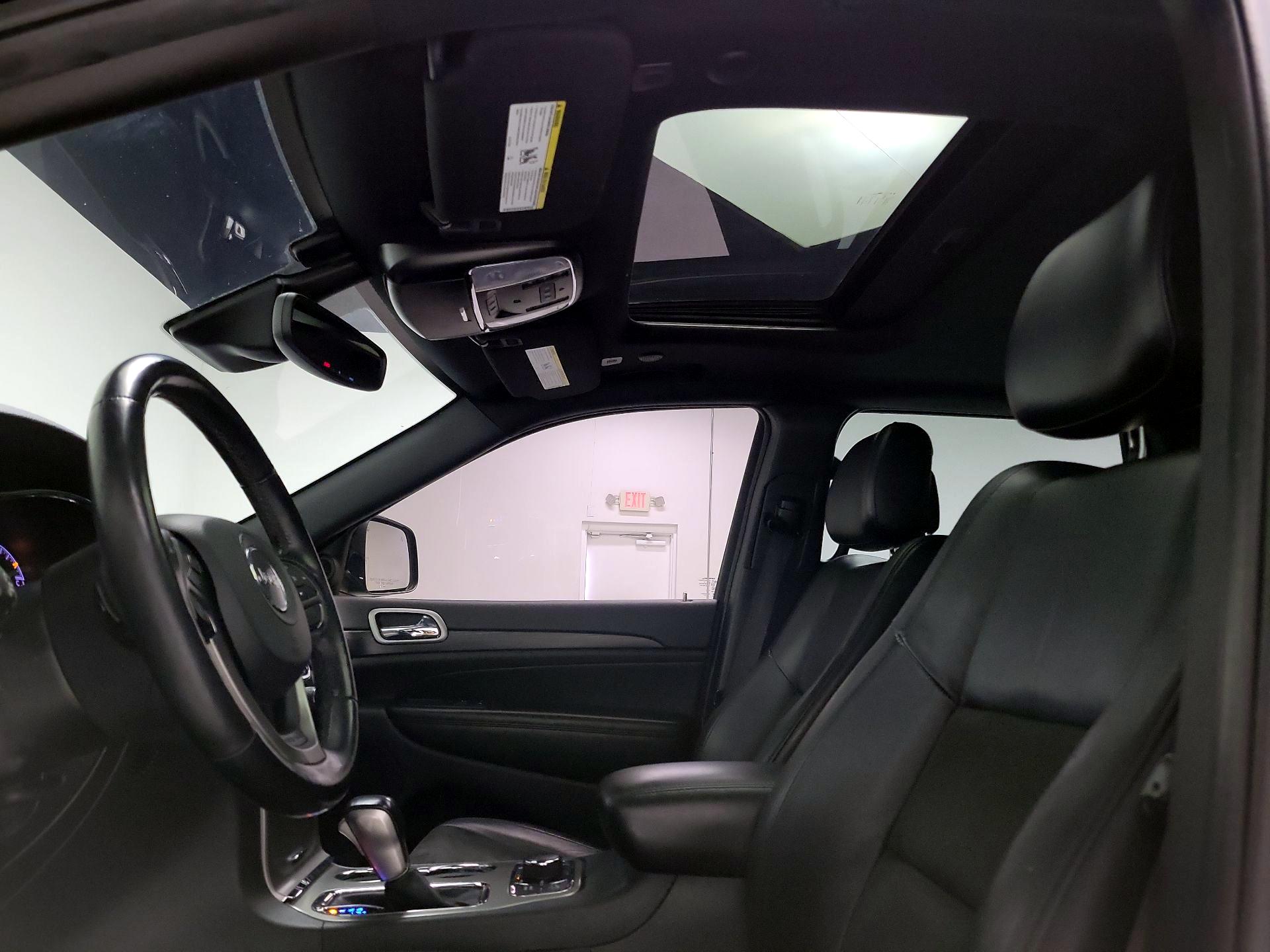 Thumbnail: 2020 Jeep Grand Cherokee - 20