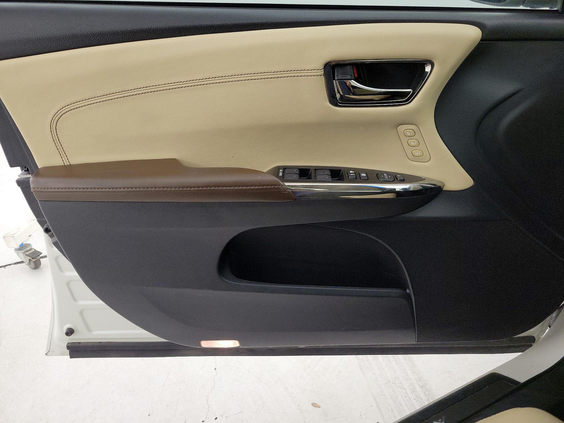 Thumbnail: 2014 Toyota Avalon - 12