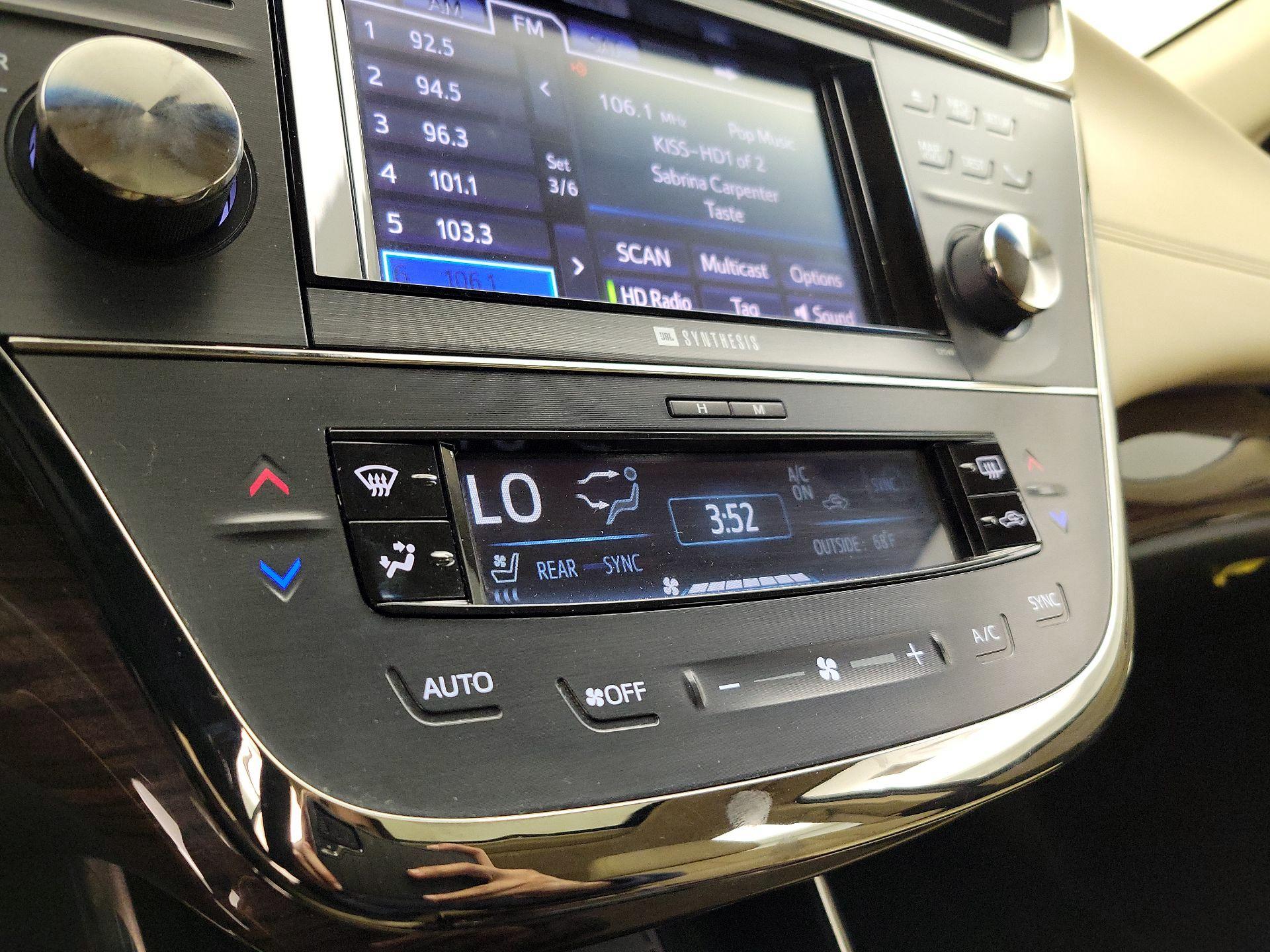 Thumbnail: 2014 Toyota Avalon - 16