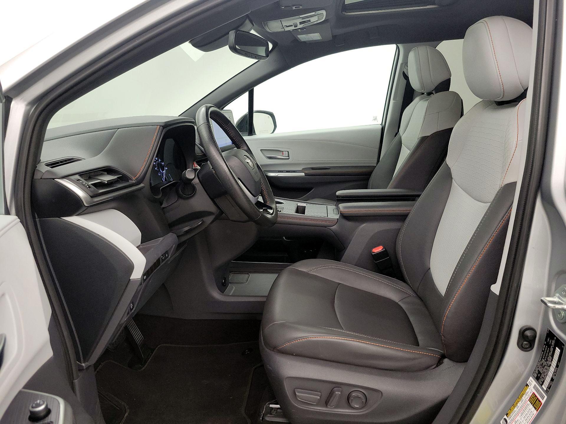Thumbnail: 2021 Toyota Sienna - 11