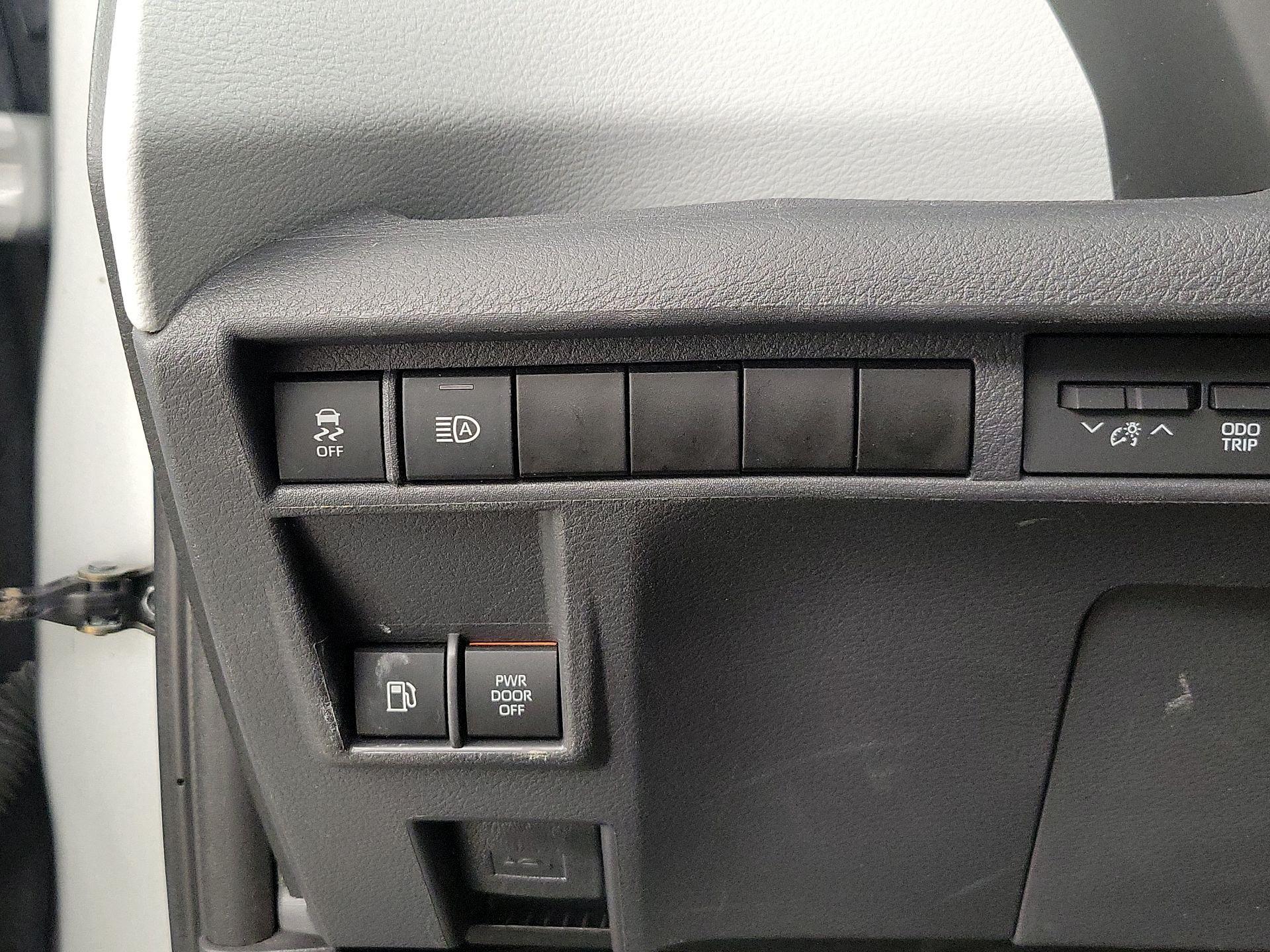 Thumbnail: 2021 Toyota Sienna - 13