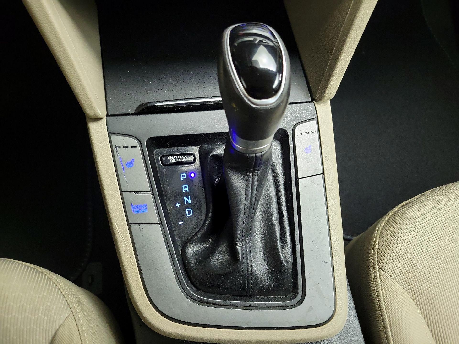 Thumbnail: 2017 Hyundai Elantra - 17