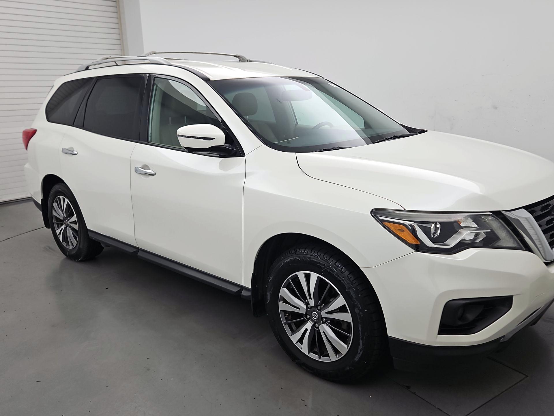 Thumbnail: 2017 Nissan Pathfinder - 1