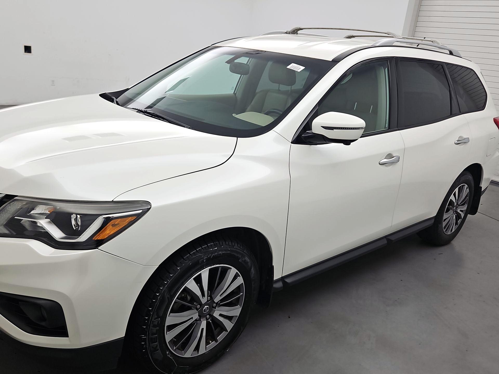 Thumbnail: 2017 Nissan Pathfinder - 3