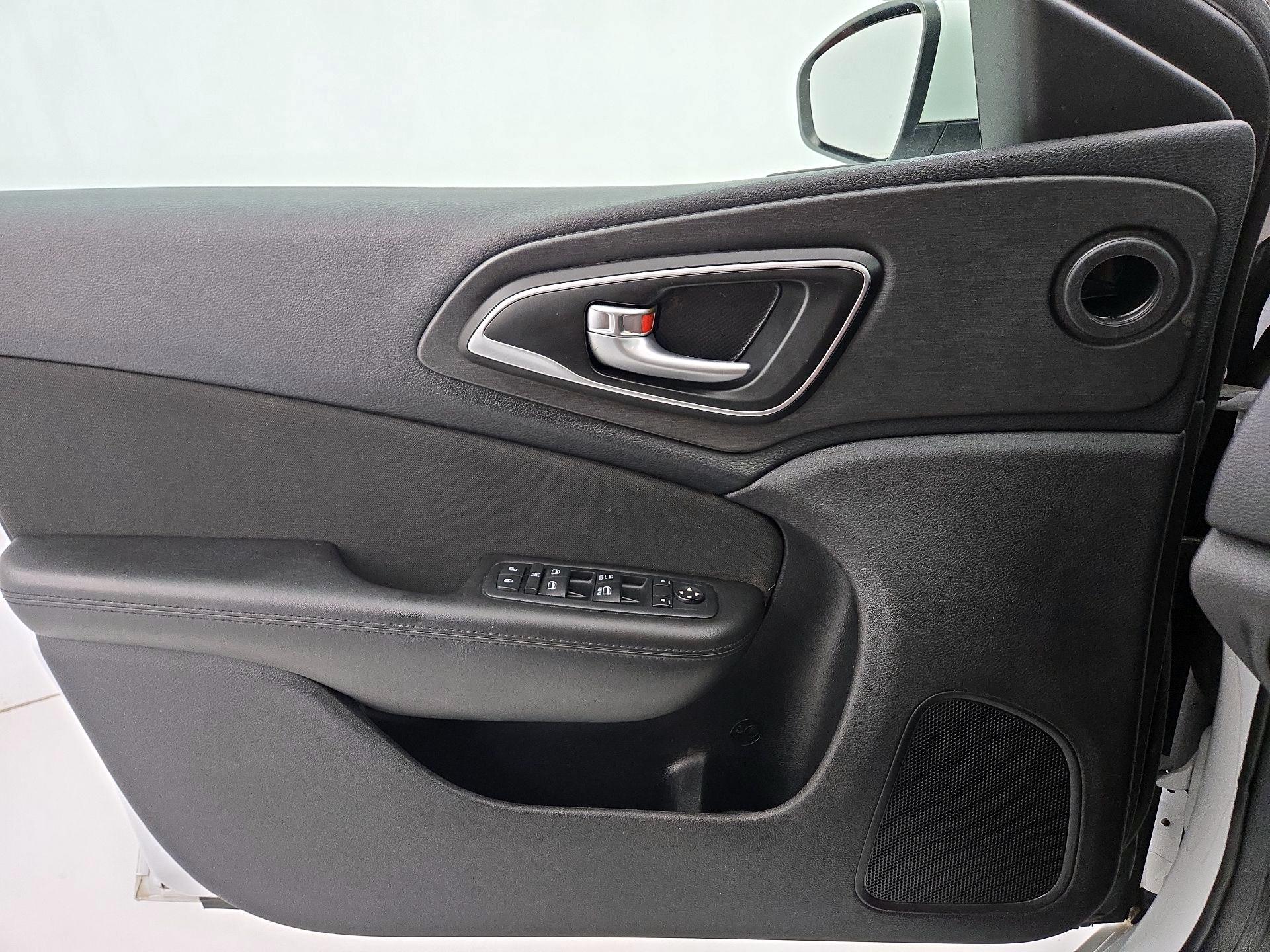 Thumbnail: 2016 Chrysler 200 - 12