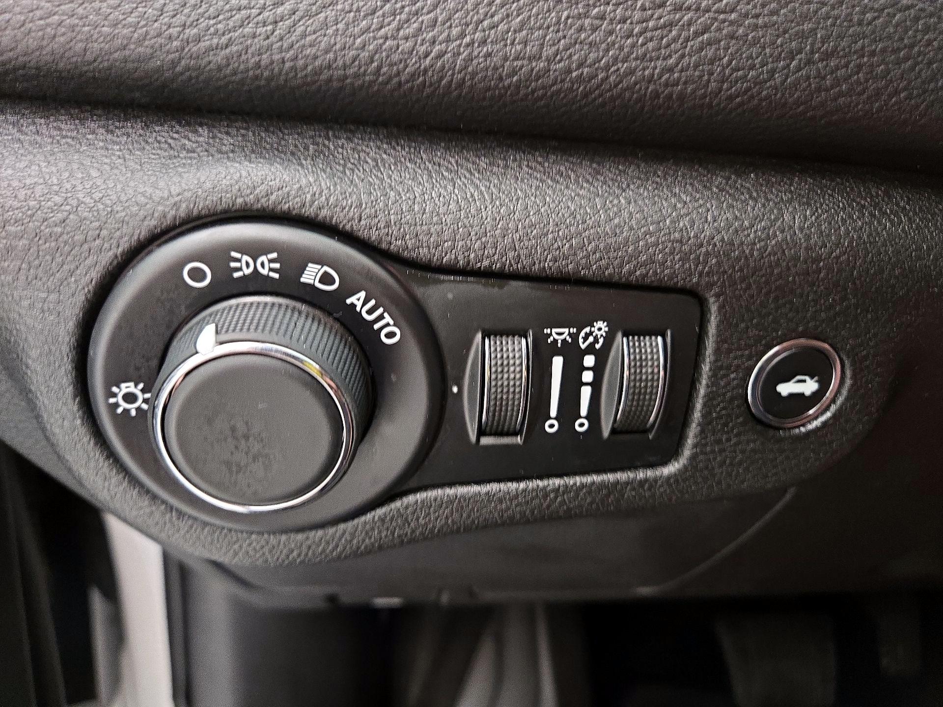 Thumbnail: 2016 Chrysler 200 - 13