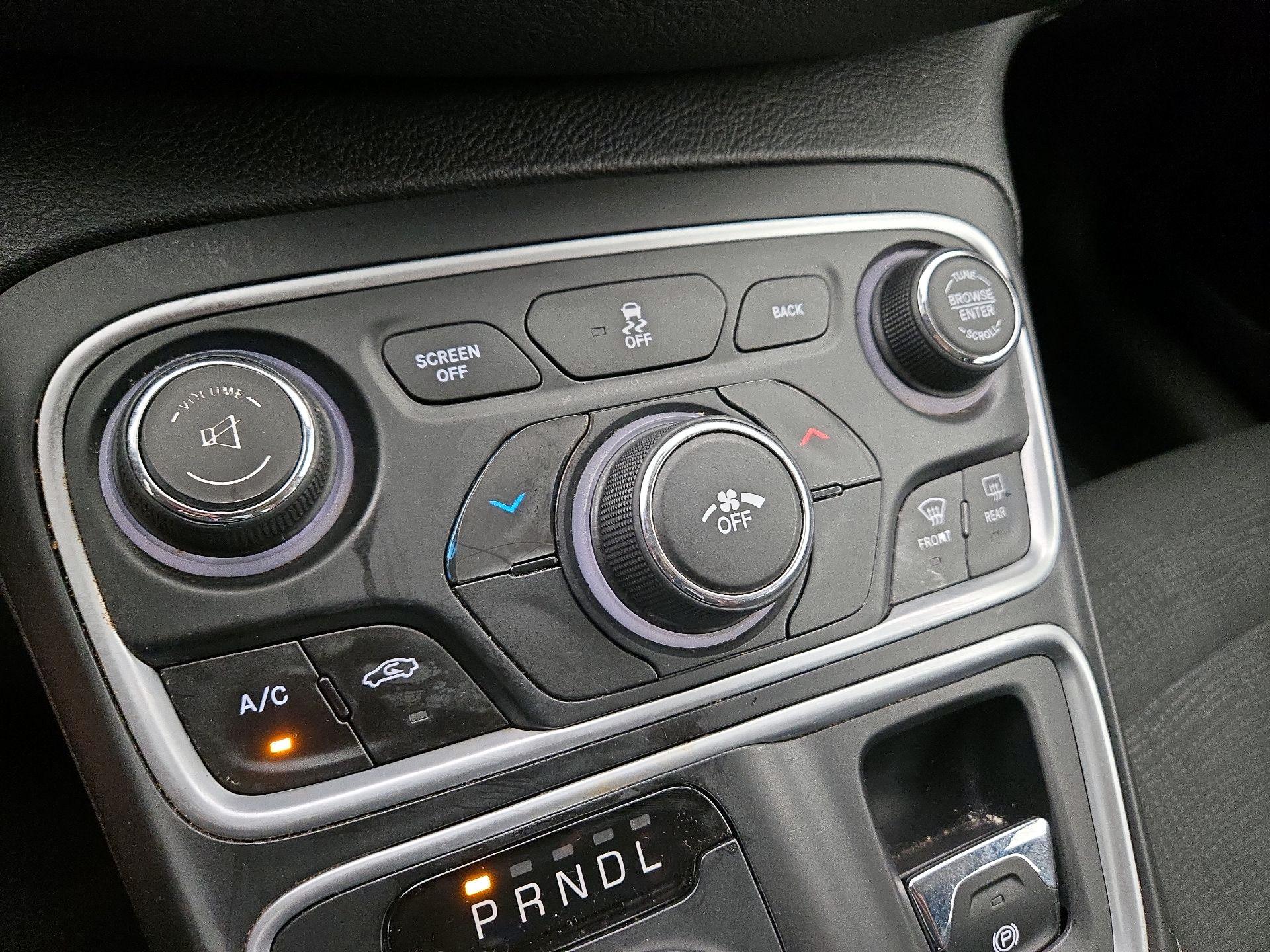 Thumbnail: 2016 Chrysler 200 - 16