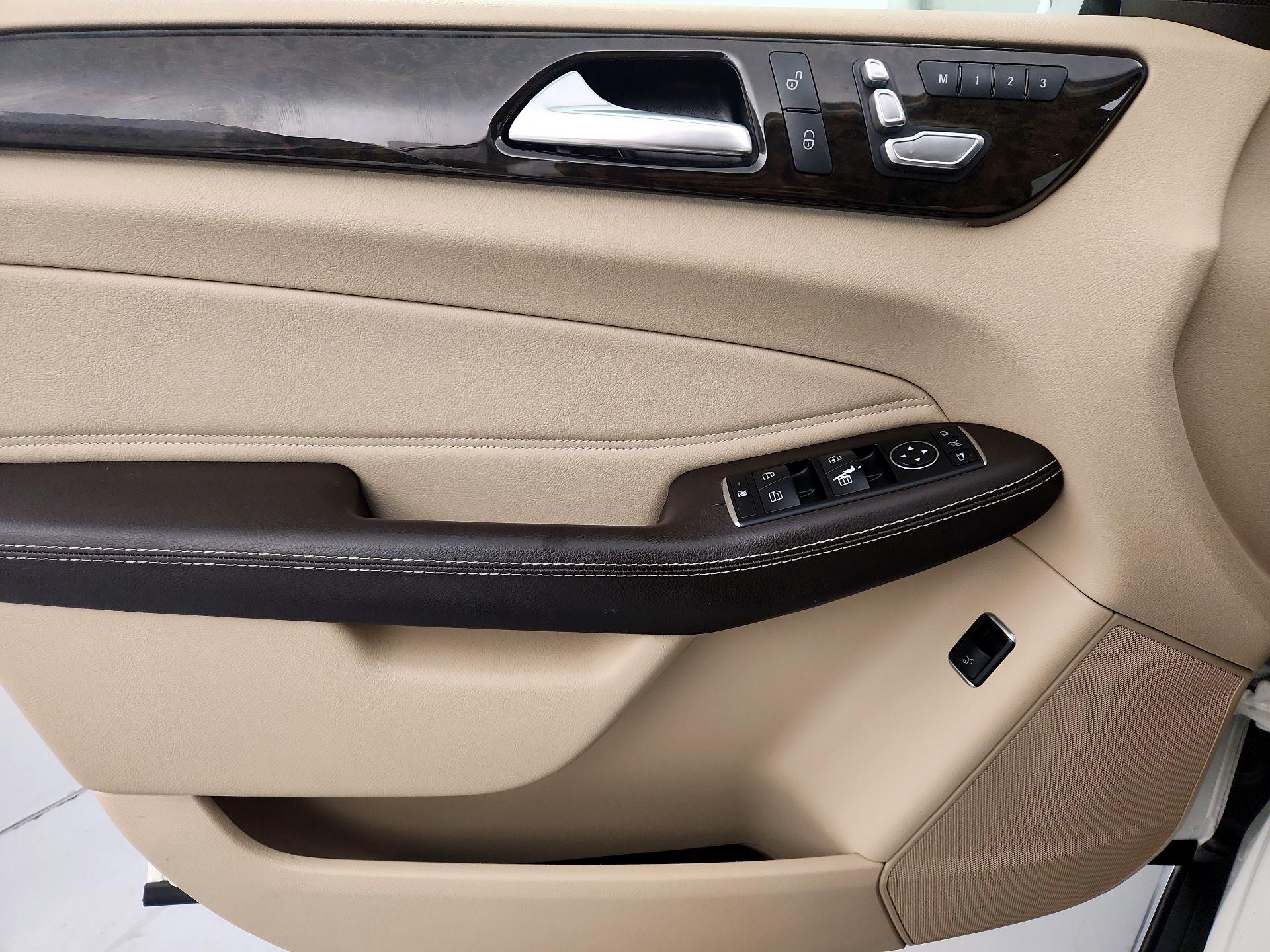 Thumbnail: 2016 Mercedes-Benz GLE - 12