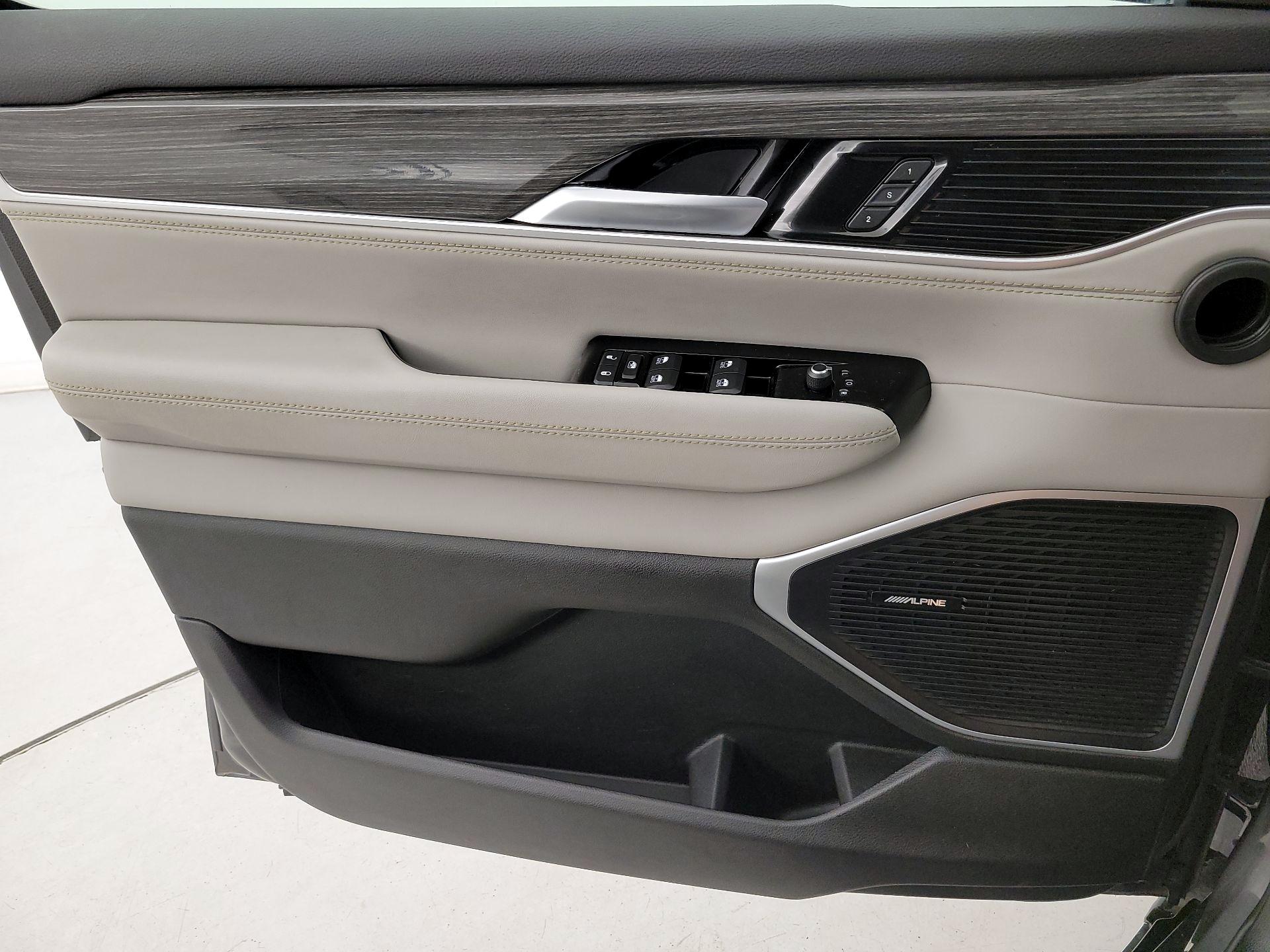 Thumbnail: 2022 Jeep Wagoneer - 12