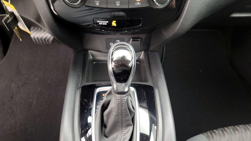 2020 Nissan Rogue S 17