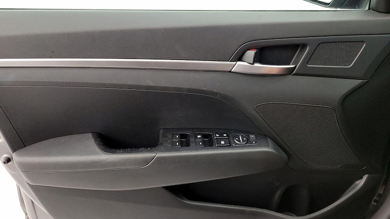 2020 Hyundai Elantra SE 12