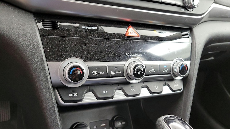 2020 Hyundai Elantra SE 16