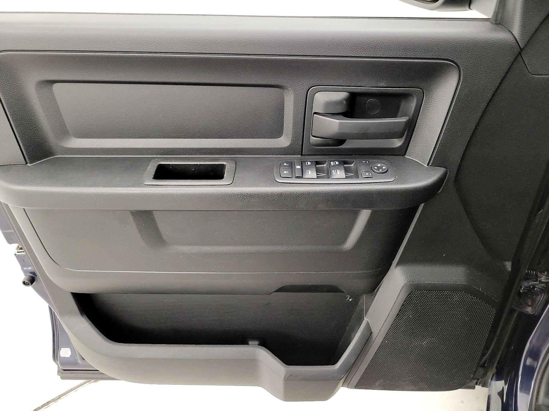 Thumbnail: 2019 RAM 1500 Classic - 12