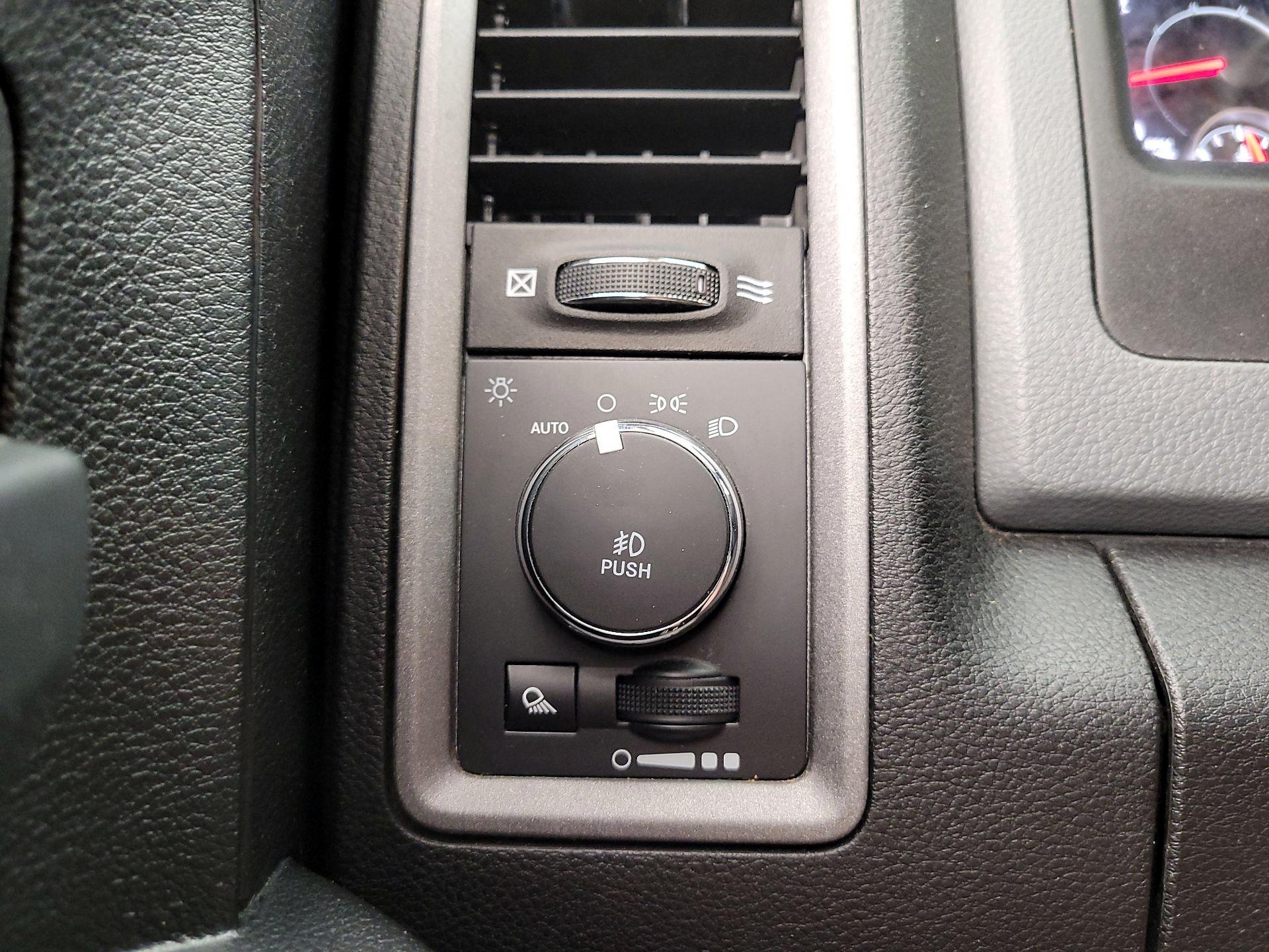 Thumbnail: 2019 RAM 1500 Classic - 13